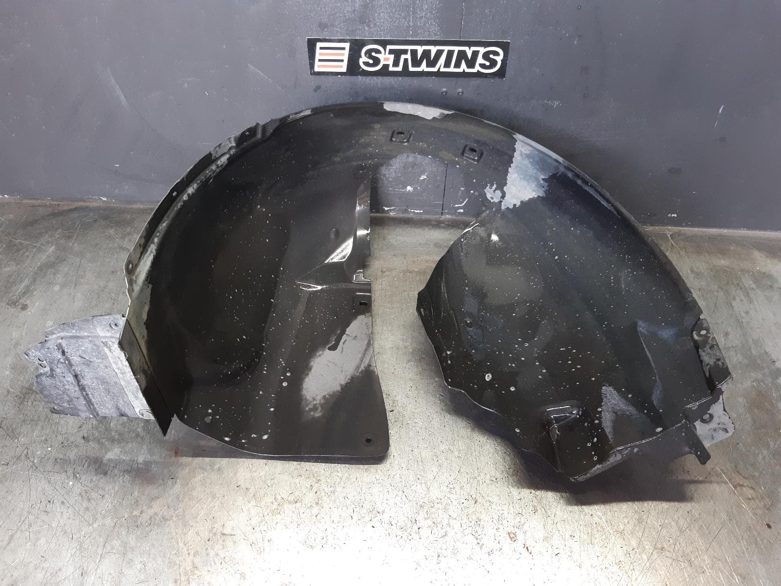 Used auto part listing image: 2015 HOLDEN CRUZE LEFT GUARD LINER FRONT, JH, SEDAN/HATCH, 03/11-01/17 0000365741