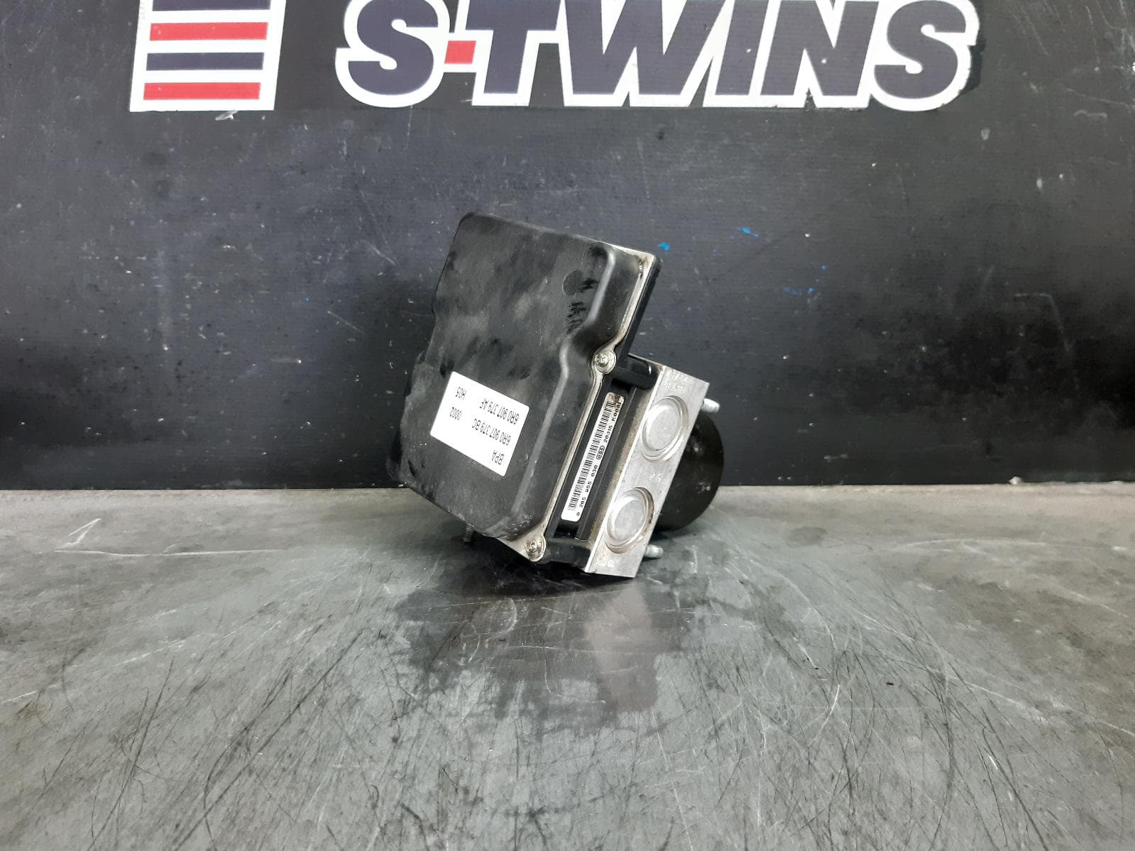 Used auto part listing image: 2012 VOLKSWAGEN POLO ABS PUMP MODULATOR 6R, P/N 6R0614517BA, 05/10-09/17 0000365694