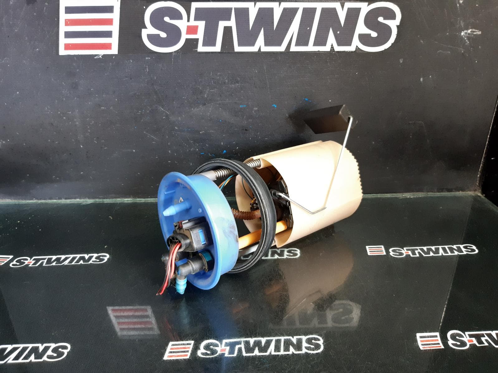 Used auto part listing image: 2012 VOLKSWAGEN POLO FUEL PUMP PETROL, 1.2, 6R, CBZB CODE, 05/10-05/14 0000365697