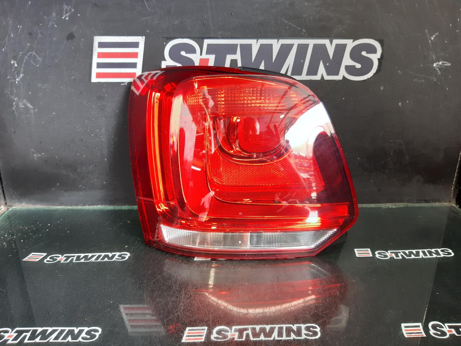 Used auto part listing image: 2012 VOLKSWAGEN POLO LEFT TAILLIGHT 6R, COMFORTLINE/TRENDLINE/GTi, 05/10-05/14 0000365709