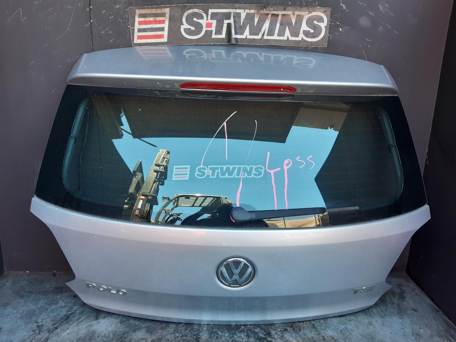 Used auto part listing image: 2012 VOLKSWAGEN POLO BOOTLID TAILGATE TAILGATE, 6R, NON SPOILER TYPE, 05/10-05/14 0000365504