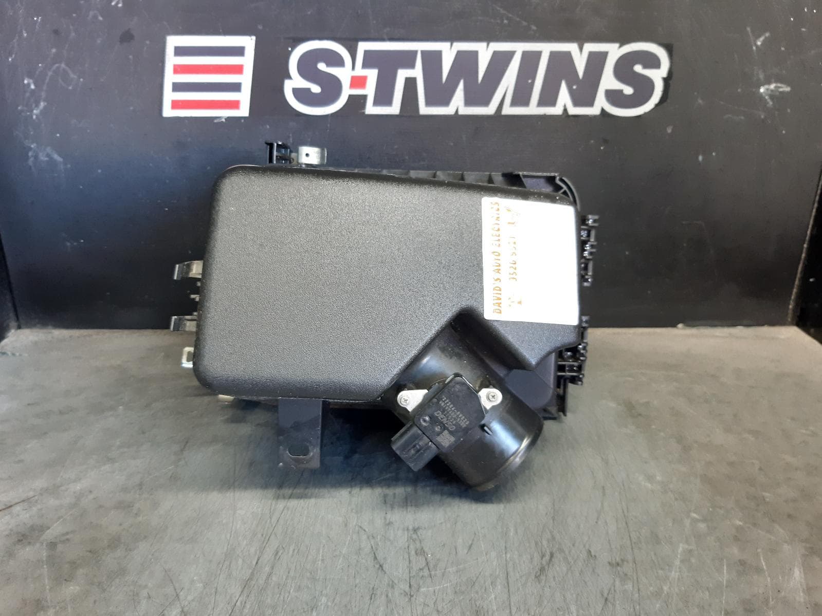 Used auto part listing image: 2016 TOYOTA COROLLA AIR CLEANER BOX AIR CLEANER, ZRE182R, HATCH, 08/12-06/18 0000366346