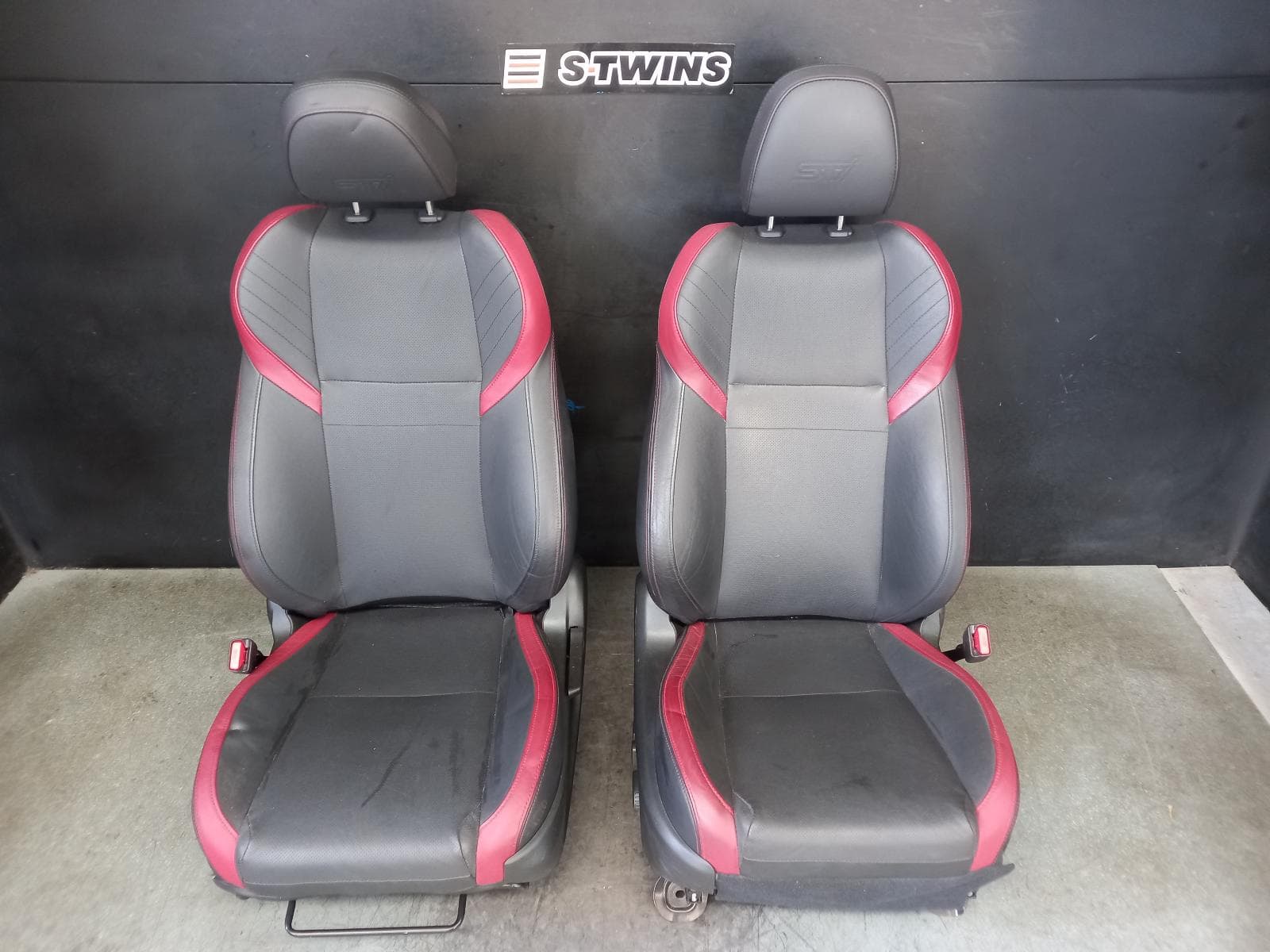 Used auto part listing image: 2017 SUBARU WRX COMPLETE INTERIOR V1, LEATHER, GREY/RED, STi PREMIUM, 10/15-10/21 0000365911