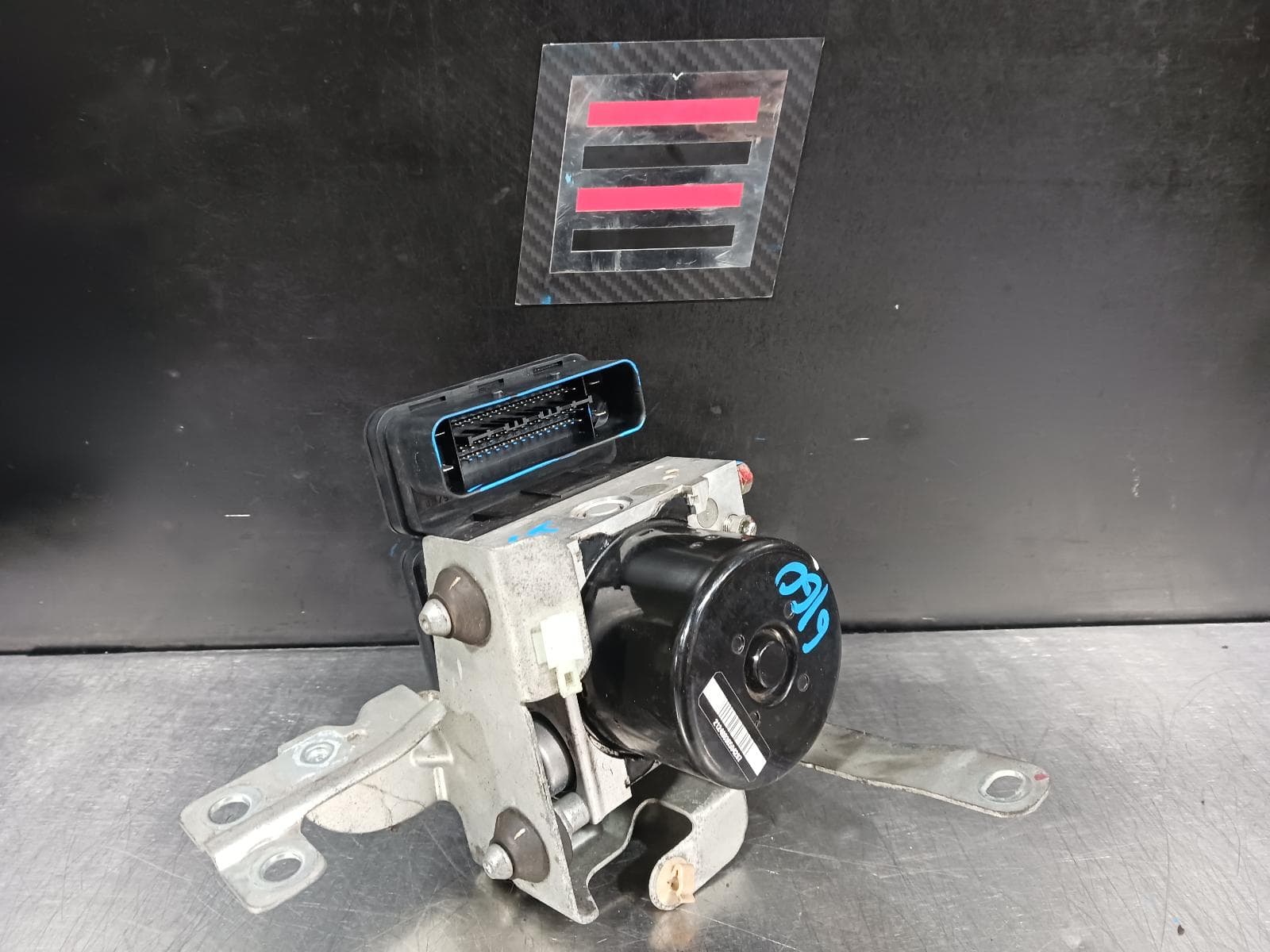 Used auto part listing image: 2010 MITSUBISHI OUTLANDER ABS PUMP MODULATOR ZH, 2.4, AUTO, P/N 4670A545, 09/09-10/12 0000216693