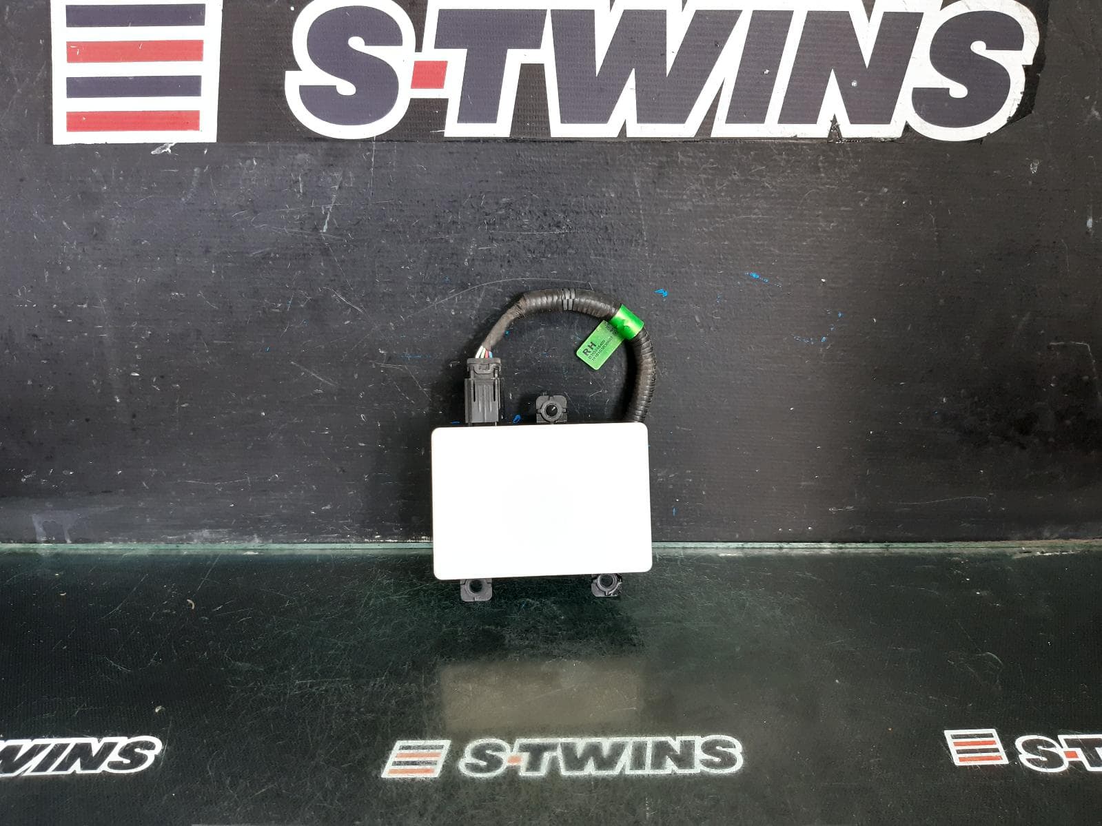 Used auto part listing image: 2019 HYUNDAI TUCSON REVERSE CAMERA BLIND SPOT MONITOR SENSOR (LH REAR BEHIND BUMPER), TL, 06/18-01/21 0000366738
