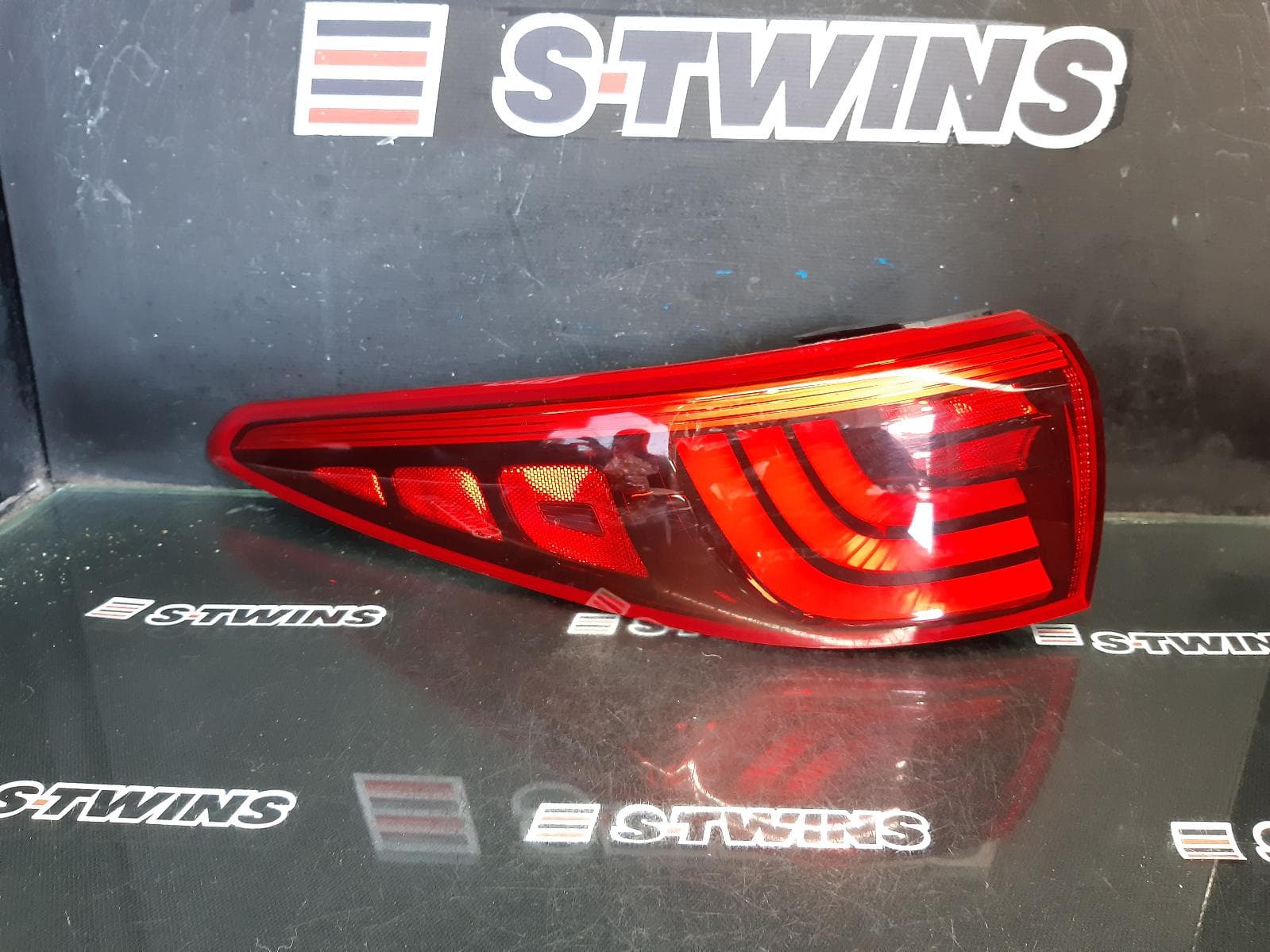 Used auto part listing image: 2016 KIA SPORTAGE LEFT TAILLIGHT QL, IN BODY, LED TYPE, 10/15-04/18 0000366608