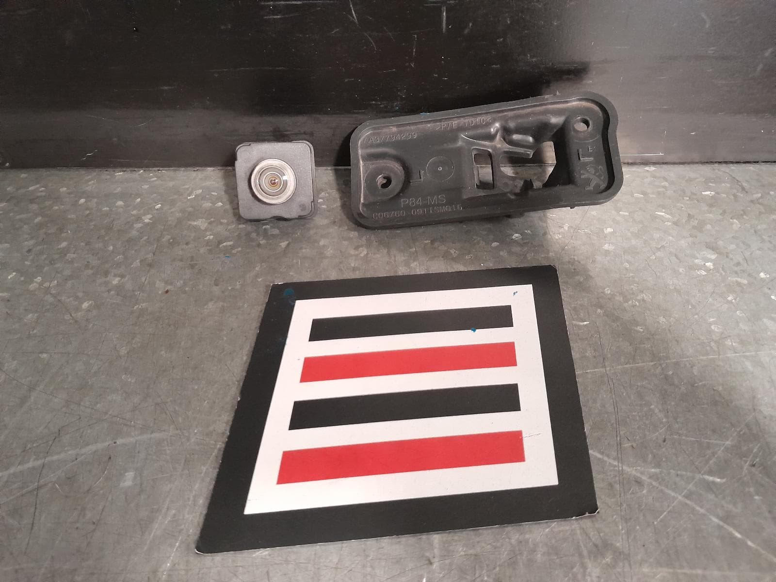 Used auto part listing image: 2018 PEUGEOT 3008 REVERSE CAMERA P84, REVERSE CAMERA (TAILGATE HANDLE MOUNTED), 10/16-12/23 0000365505