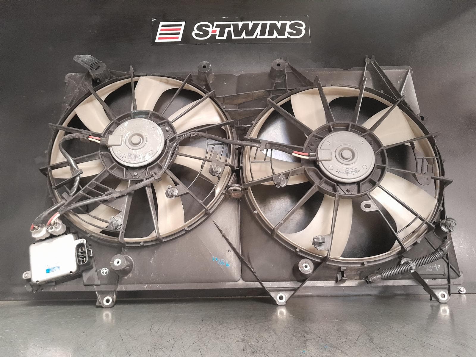 Used auto part listing image: 2011 TOYOTA KLUGER FAN DUAL FAN ASSY, 3.5, 2GR-FE, GSU40-GSU45, 05/07-02/14 0000367817