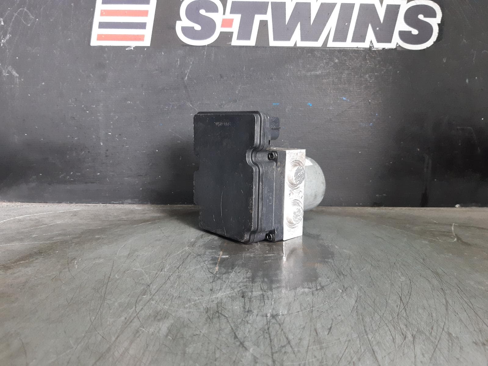 Used auto part listing image: 2018 HYUNDAI I30 ABS PUMP MODULATOR P/N 58900G3700, PD, 03/17- 0000367069