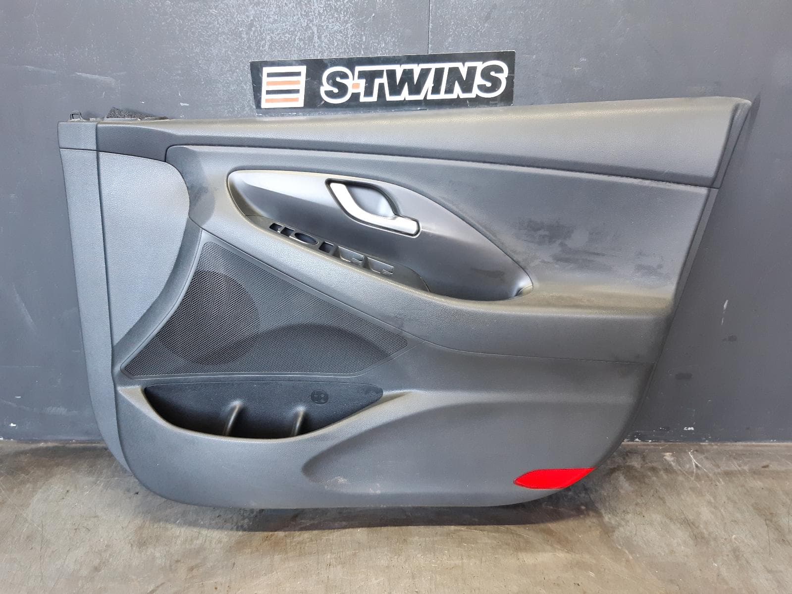 Used auto part listing image: 2018 HYUNDAI I30 DOOR TRIM RH FRONT, PD, HATCH (S.KOREA VIN KMHH), 03/17-12/23 0000366989