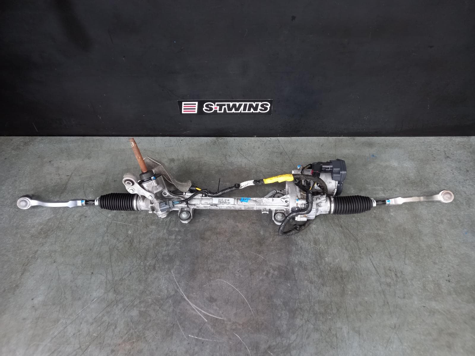 Used auto part listing image: 2016 JAGUAR F PACE STEERING BOX RACK X761, 02/16- 0000319321