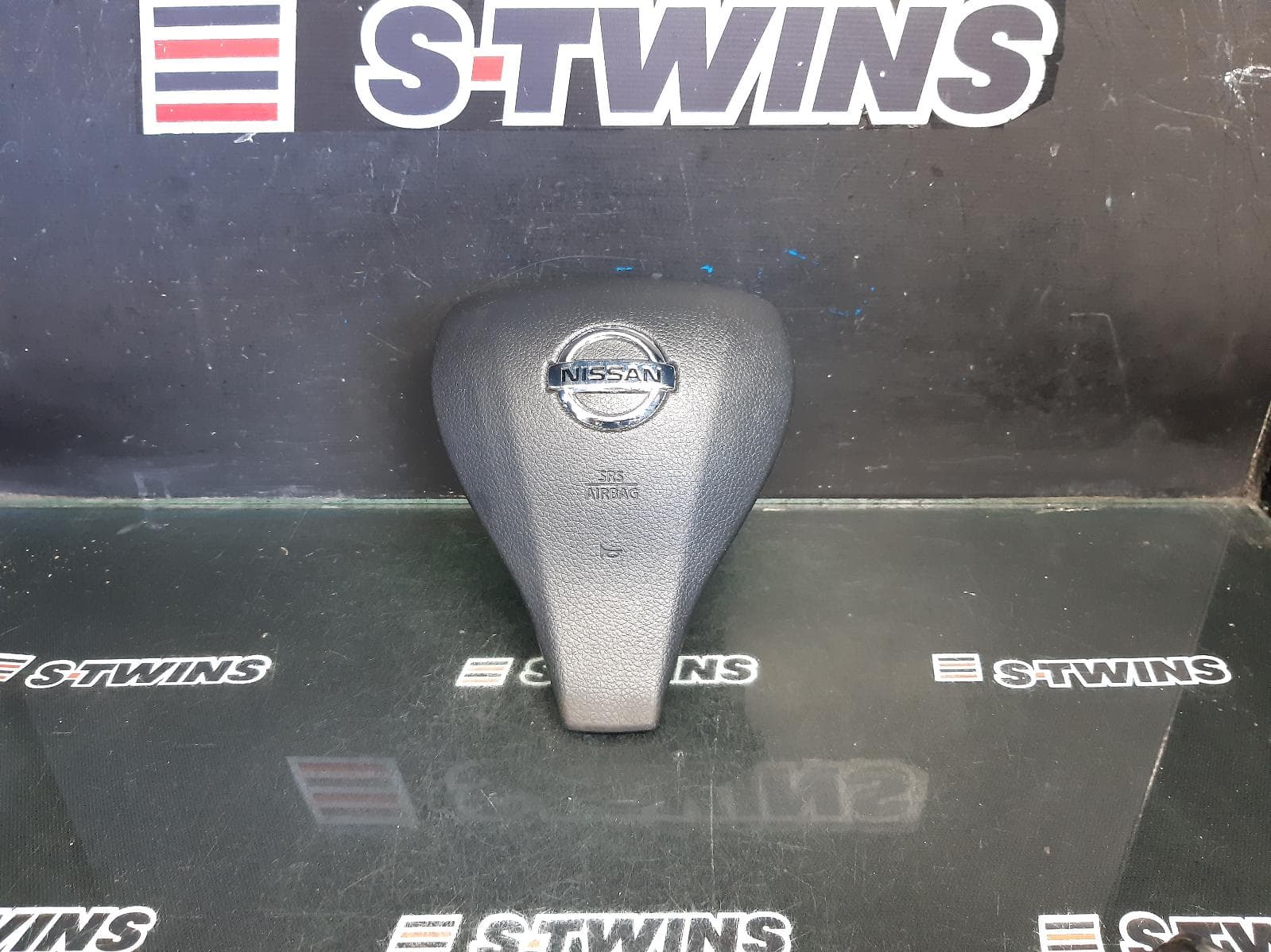 Used auto part listing image: 2016 NISSAN NAVARA RIGHT AIRBAG NP300, STEERING WHEEL, 04/15-11/20 0000366467