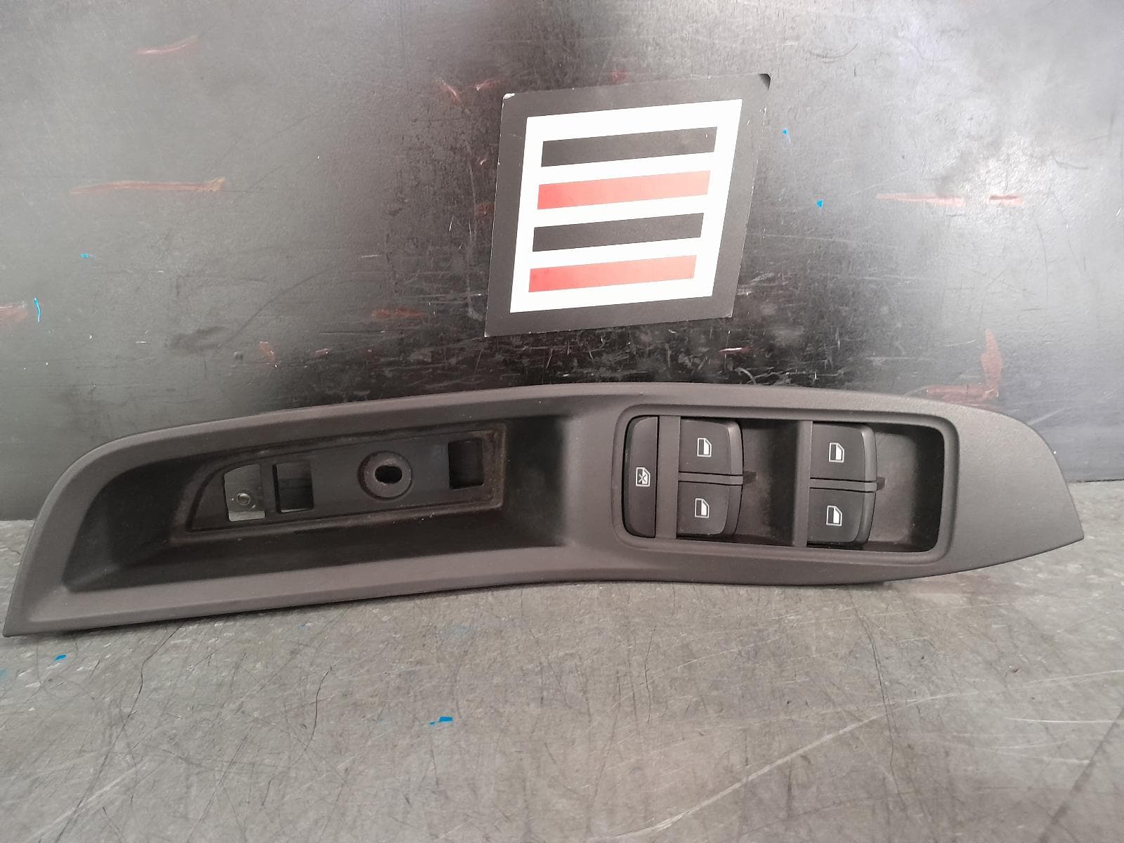 Used auto part listing image: 2020 MG ZS PWR DR WIND SWITCH RH FRONT (MASTER SWITCH), AZS1, 09/17- 0000367475