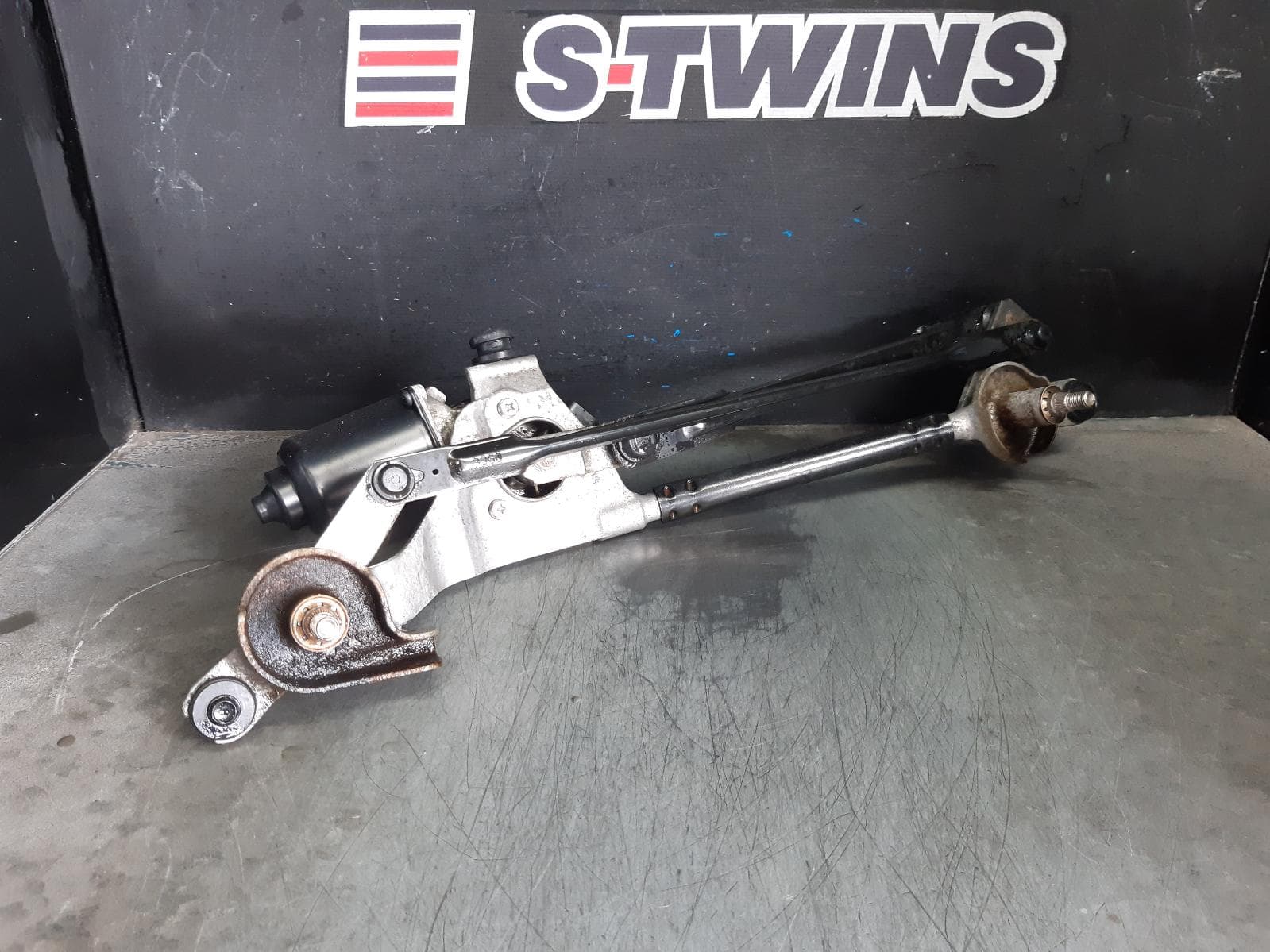Used auto part listing image: 2015 HYUNDAI I40 WIPER MOTOR FRONT, VF, 09/11-12/19 0000366979