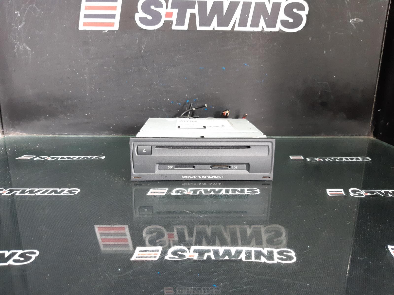 Used auto part listing image: 2014 VOLKSWAGEN GOLF CD PLAYER, MP3/WMA/AAC/AUX, TWO SD SLOT, NON 9.2IN DISPLAY TYPE, GEN 7, 11/12-03/17 0000368055