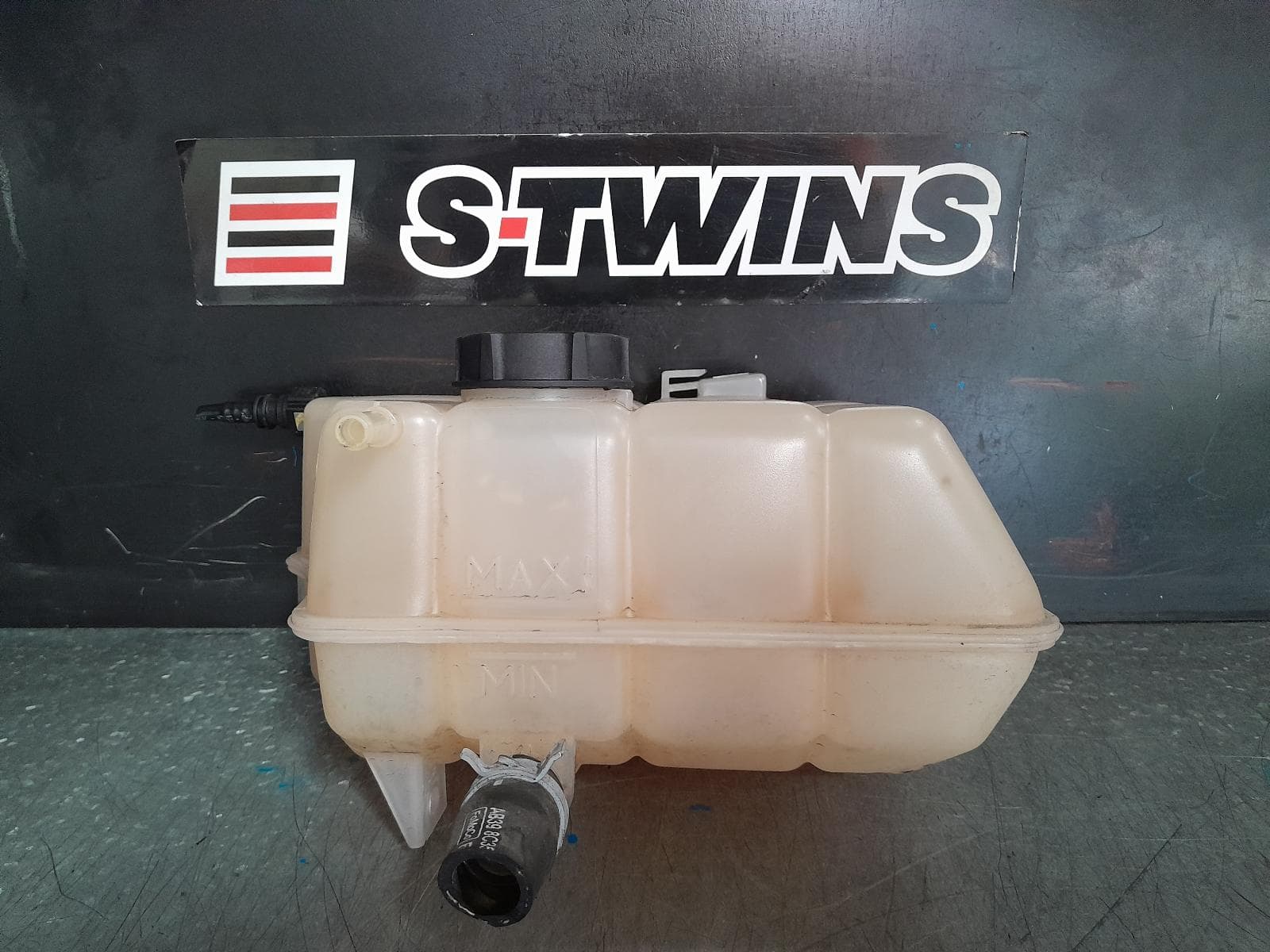 Used auto part listing image: 2014 FORD RANGER OVERFLOW BOTTLE PX SERIES 1, DIESEL, 2.2/3.2, 06/11-06/15 0000368170
