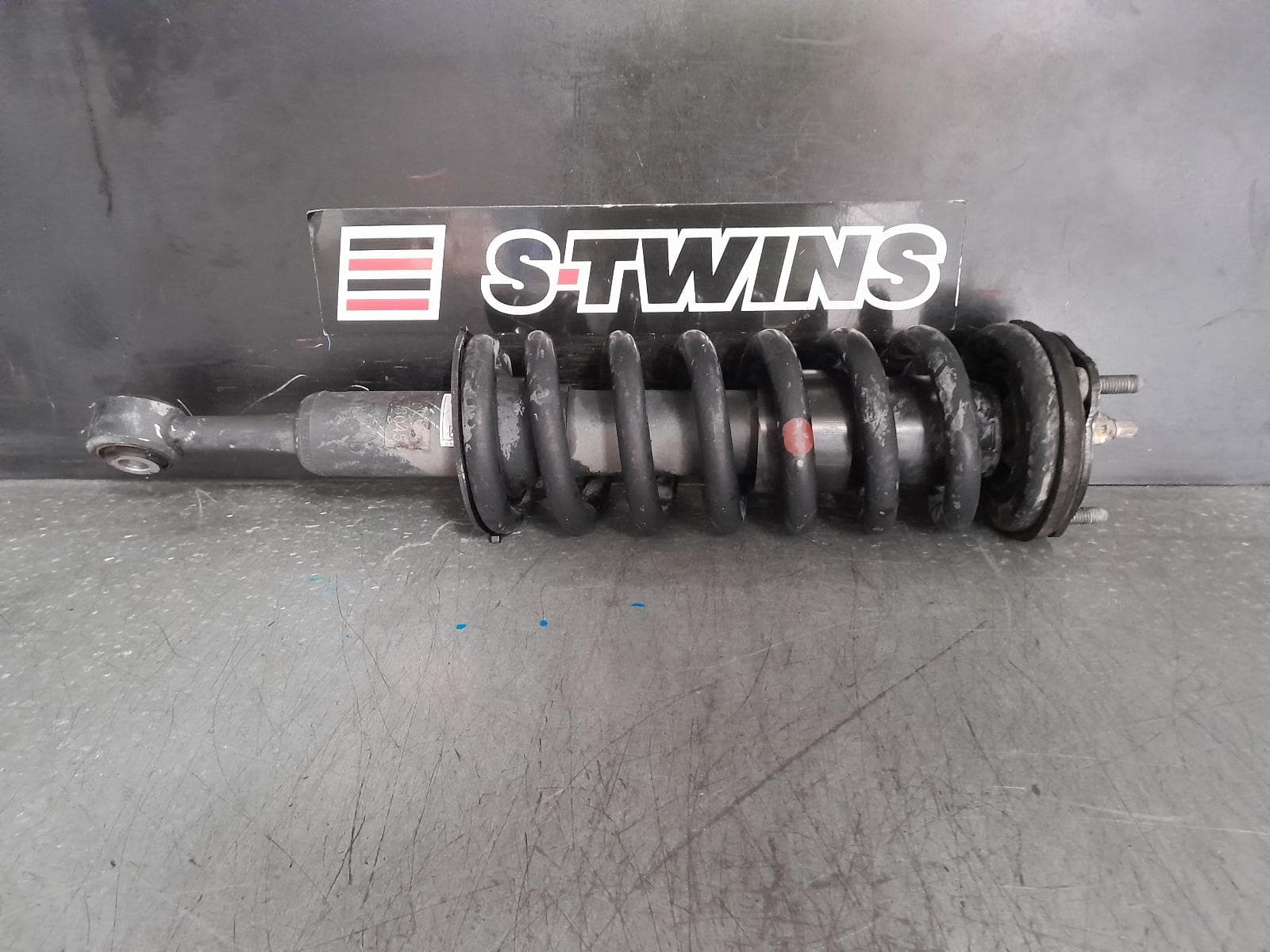 Used auto part listing image: 2014 FORD RANGER RIGHT FRONT STRUT 2WD HI-RIDE/4WD, PX SERIES 1-2, 06/11-06/18 0000368174