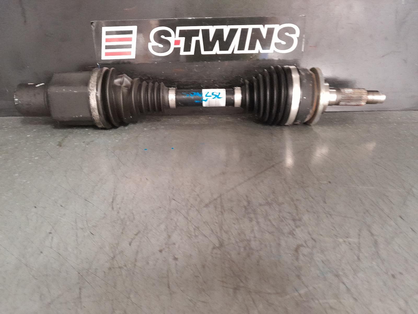 Used auto part listing image: 2014 FORD RANGER RIGHT DRIVESHAFT FRONT, PX SERIES 1-2, 06/11-06/18 0000368173