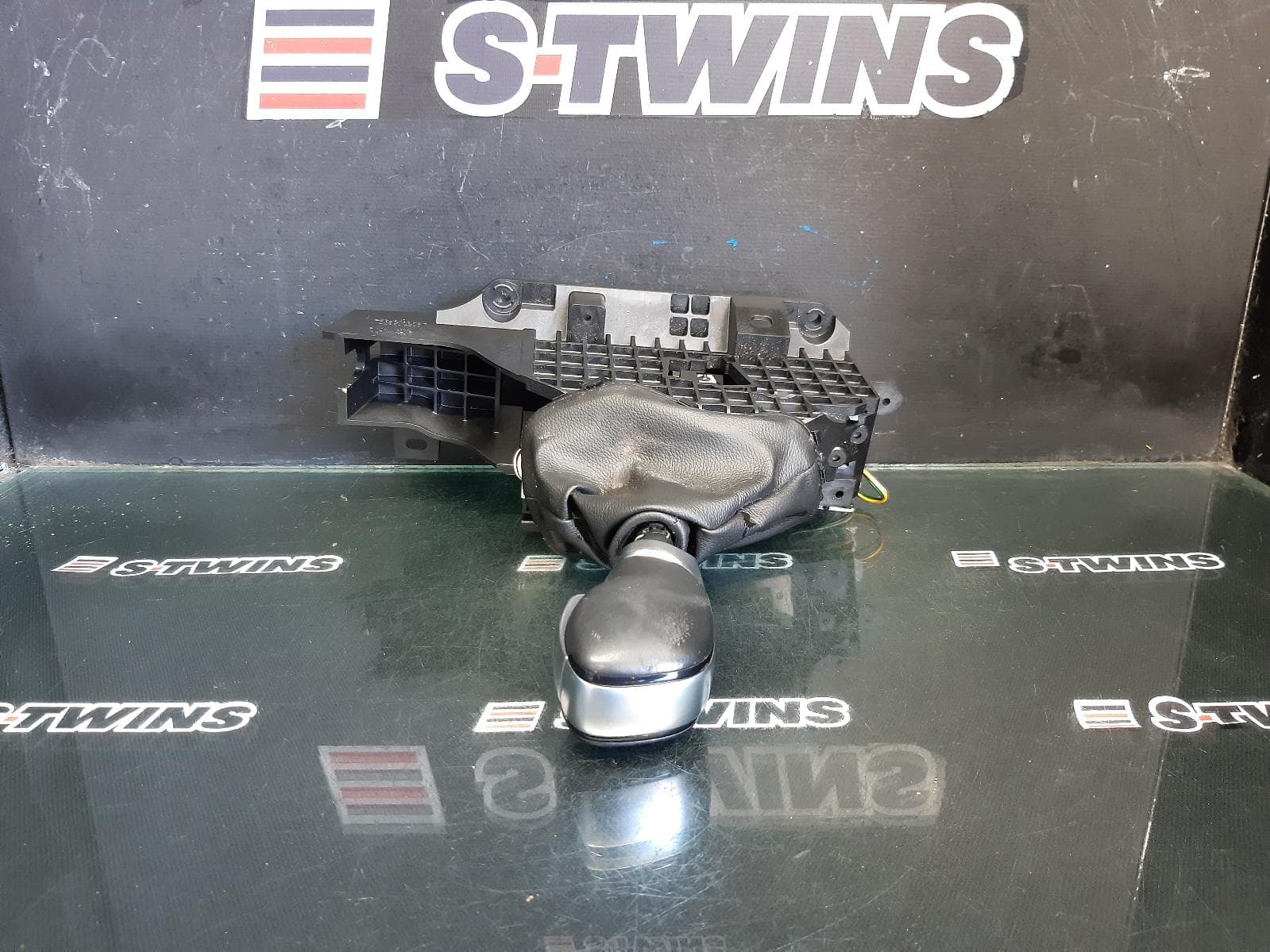 Used auto part listing image: 2018 RENAULT MEGANE GEAR STICK SHIFTER GEN 4, 06/16-02/20 0000367795