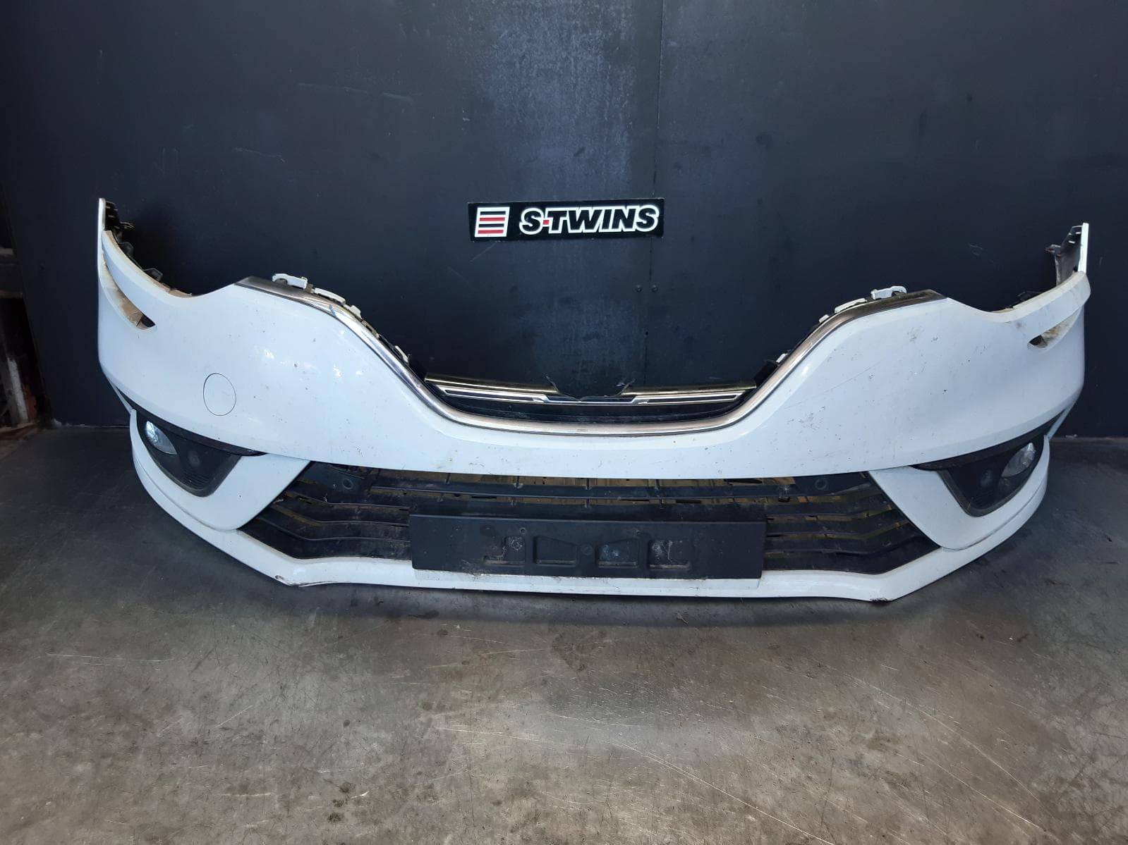Used auto part listing image: 2018 RENAULT MEGANE FRONT BUMPER BUMPER BAR, BFB, LIFE/ZEN, 06/16-02/20 0000367675