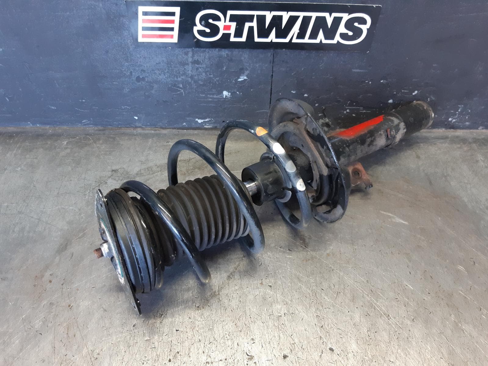 Used auto part listing image: 2018 RENAULT MEGANE LEFT FRONT STRUT GEN 4, 06/16-02/20 0000367806