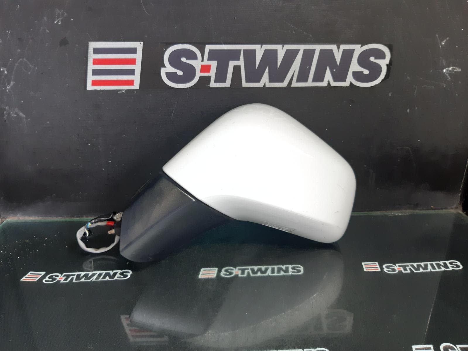Used auto part listing image: 2018 HOLDEN TRAX LEFT DOOR MIRROR TJ SERIES, NON INDICATOR TYPE, 10/16-12/20 0000367107