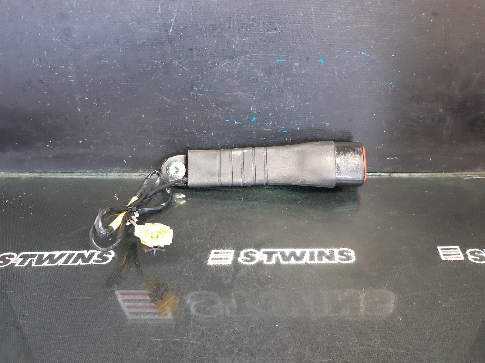 Used auto part listing image: 2012 HOLDEN CAPTIVA SEAT BELT STALK LH FRONT, SEAT BELT STALK ONLY, 7 SEAT TYPE, CG, 01/11-06/18 0000367765