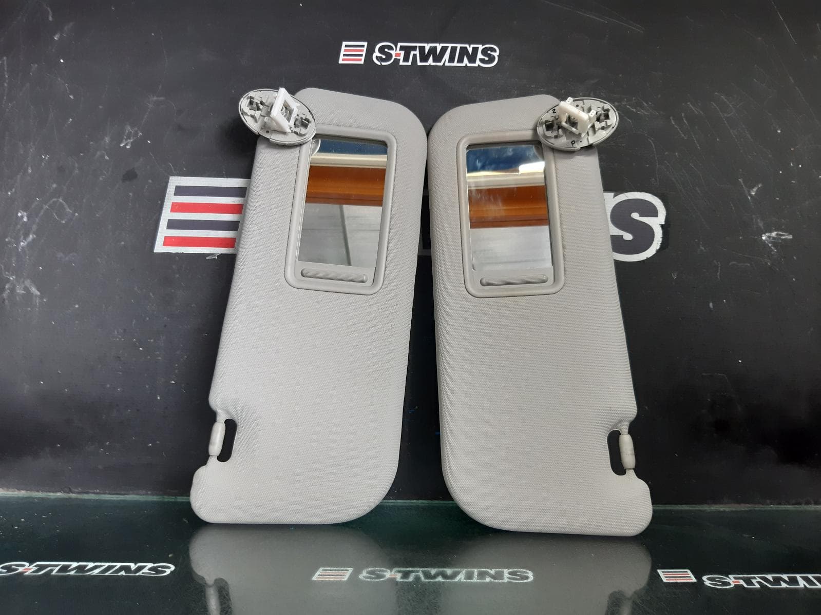 Used auto part listing image: 2011 TOYOTA COROLLA SUNVISOR ZRE152/153R, PAIR, 03/07-10/13 0000367972