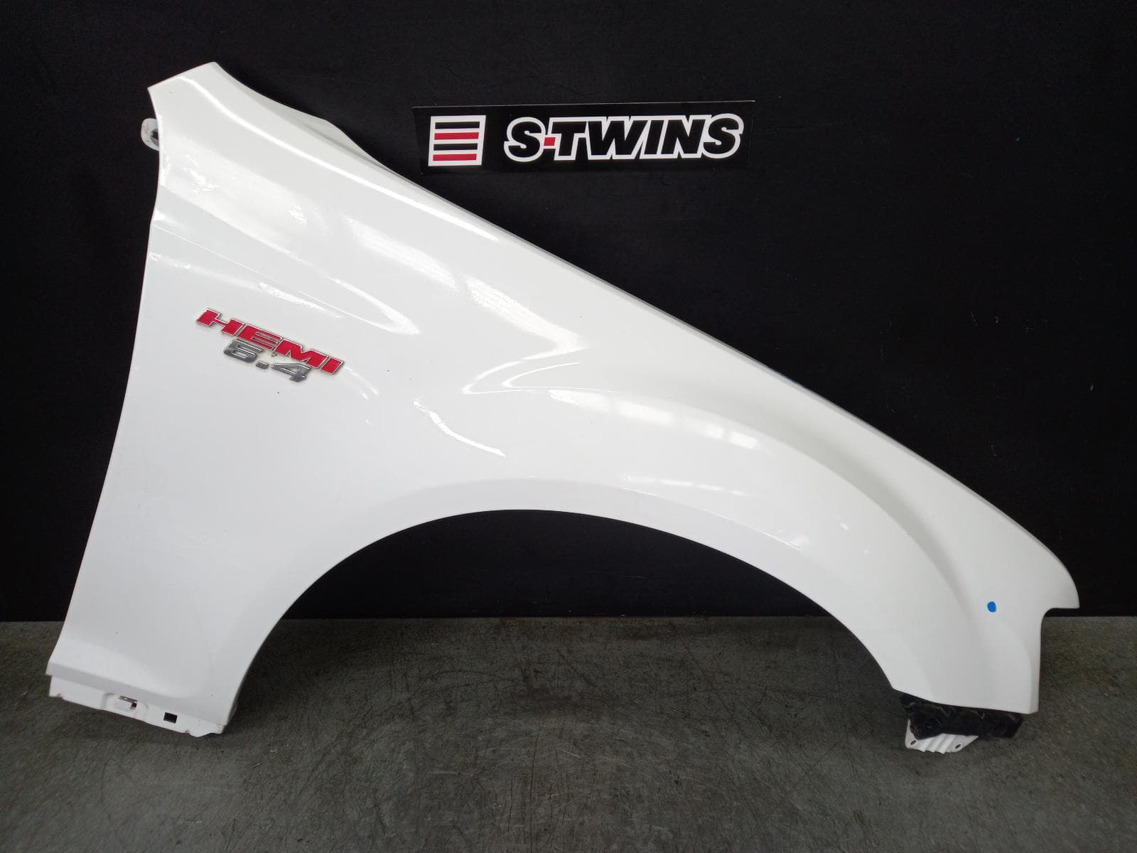 Used auto part listing image: 2020 CHRYSLER 300C RIGHT GUARD LX2, NON FLARE TYPE, 12/11-12/21 0000347486