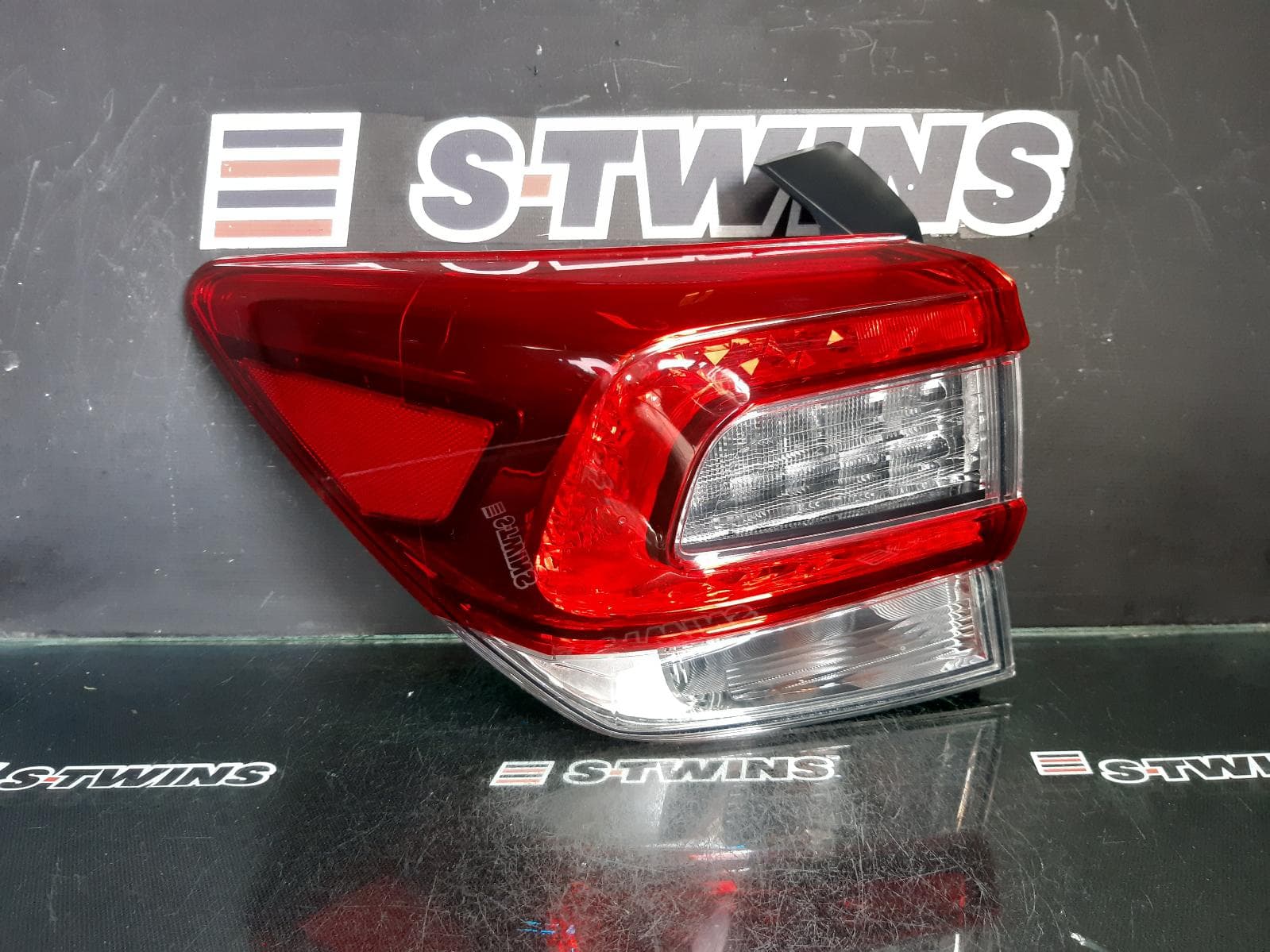 Used auto part listing image: 2022 SUBARU XV LEFT TAILLIGHT W/ BLACK INSERT TYPE, G5X, 04/20-06/23 0000333721