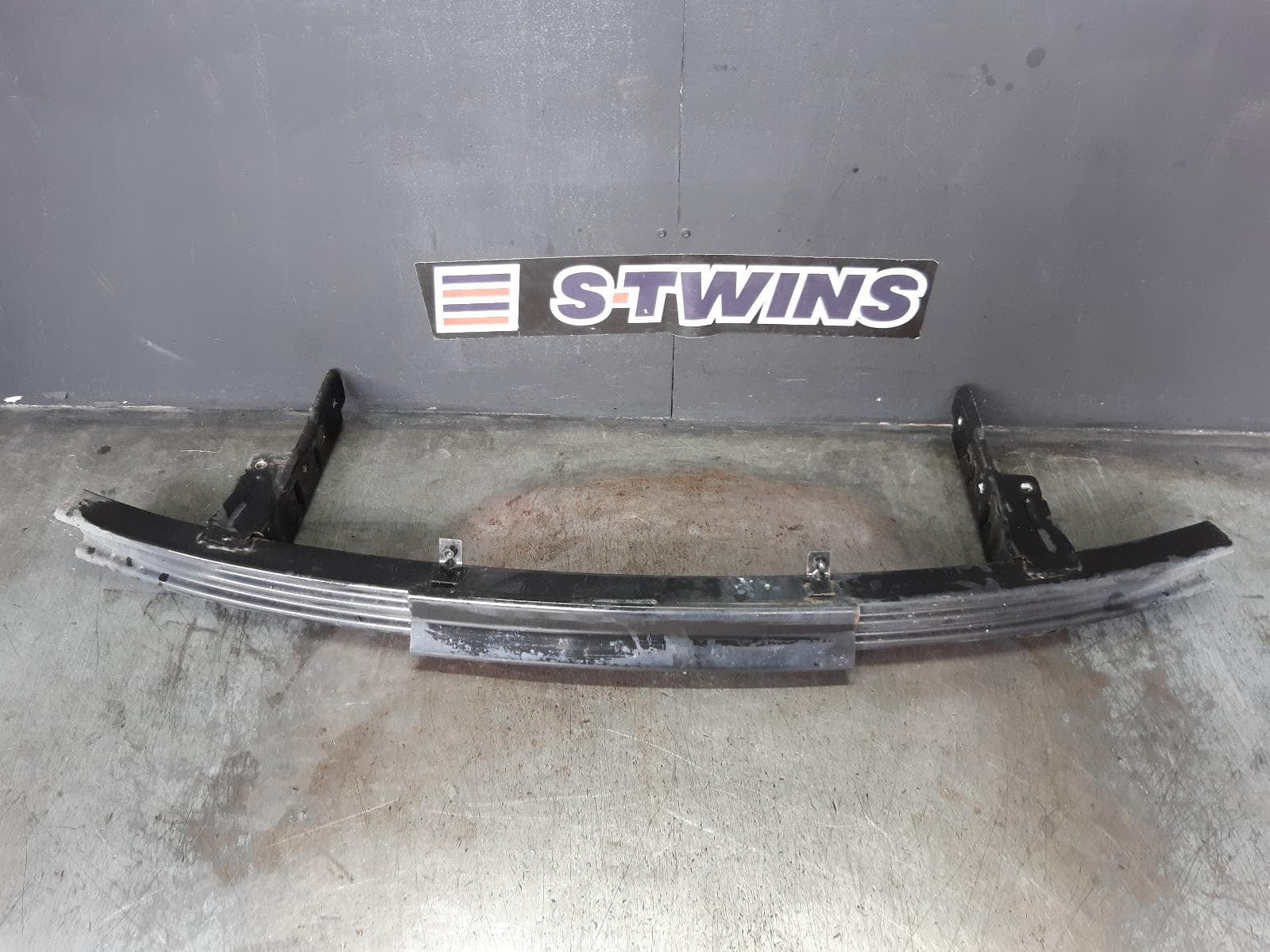 Used auto part listing image: 2013 JEEP GRANDCHEROKEE R BAR BRACKET REINFO MAIN REINFORCEMENT, WK, 10/10-02/22 0000325598