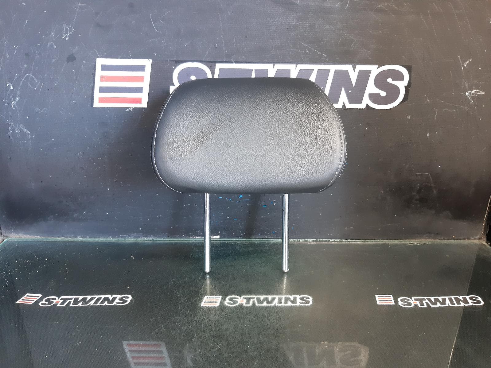Used auto part listing image: 2015 HYUNDAI I30 HEADREST LH REAR, LEATHER, GD, 05/12-02/17 0000366964