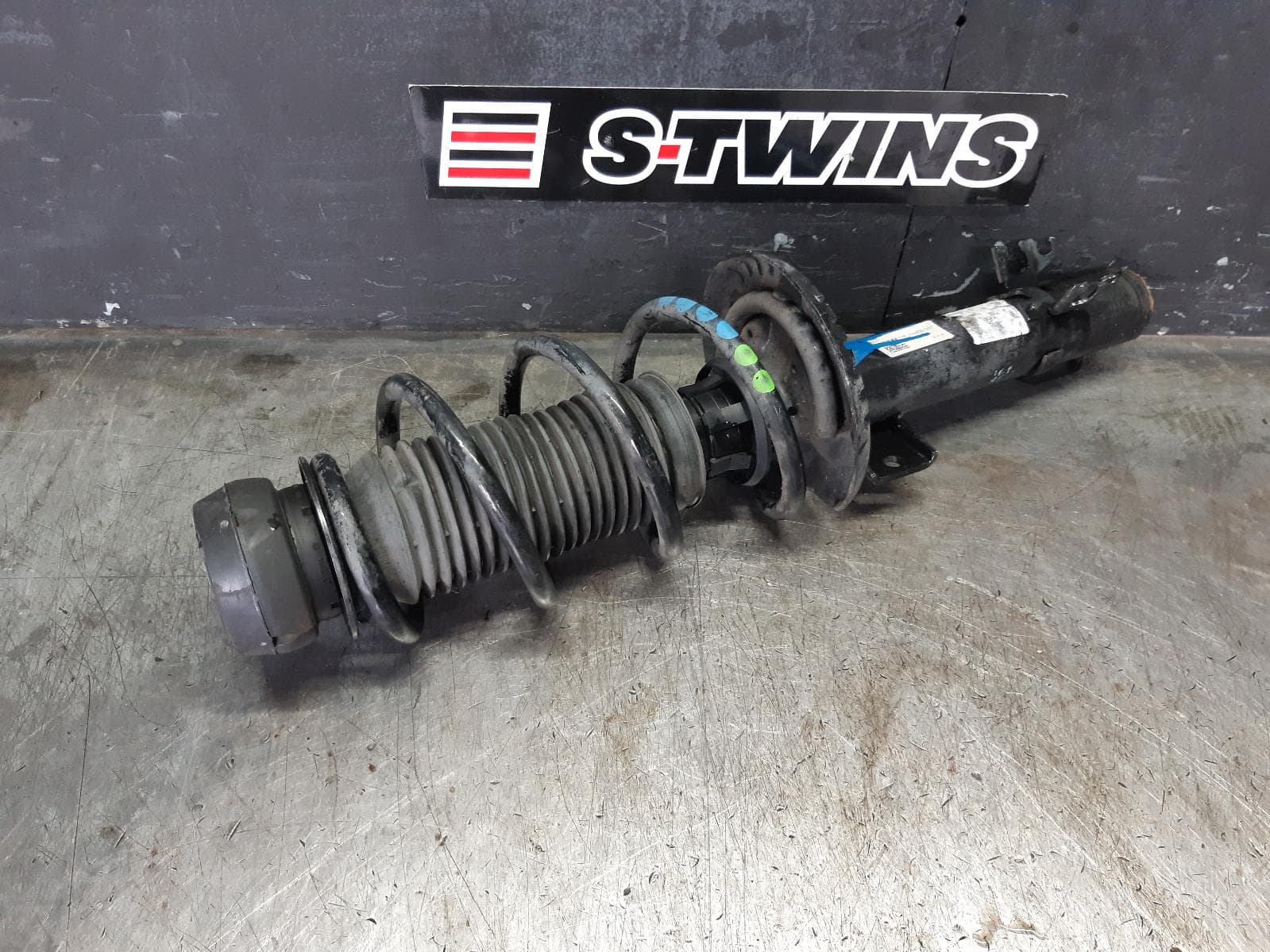 Used auto part listing image: 2013 VOLKSWAGEN POLO RIGHT FRONT STRUT 6R, 1.4, PETROL, TURBO/SCHARGED, 05/10-05/14 0000368241
