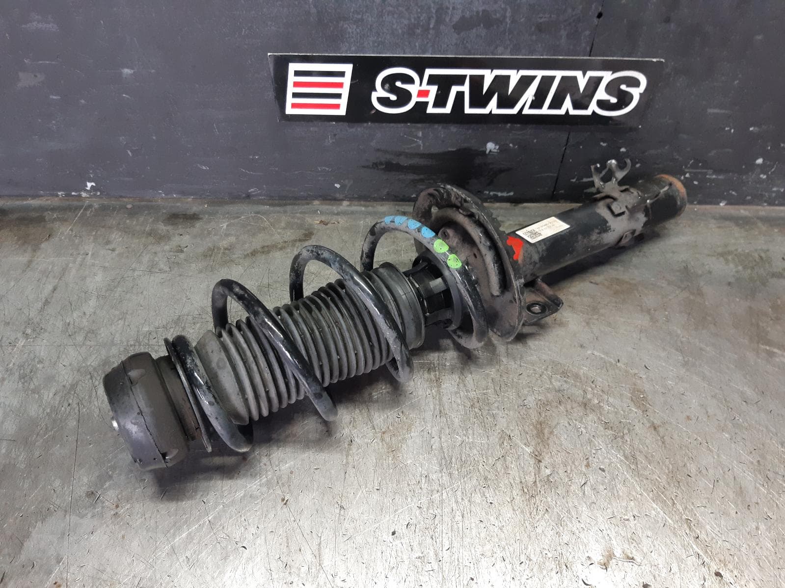 Used auto part listing image: 2013 VOLKSWAGEN POLO LEFT FRONT STRUT 6R, 1.4, PETROL, TURBO/SCHARGED, 05/10-05/14 0000368243