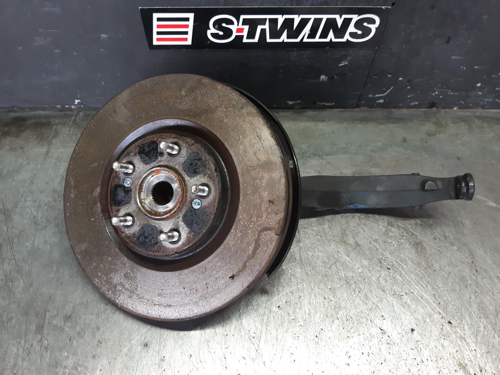 Used auto part listing image: 2012 HONDA ACCORD RIGHT FRONT HUB ASSEMBLY 8TH GEN, EURO (VIN JHMCU), 06/08-12/15 0000368504