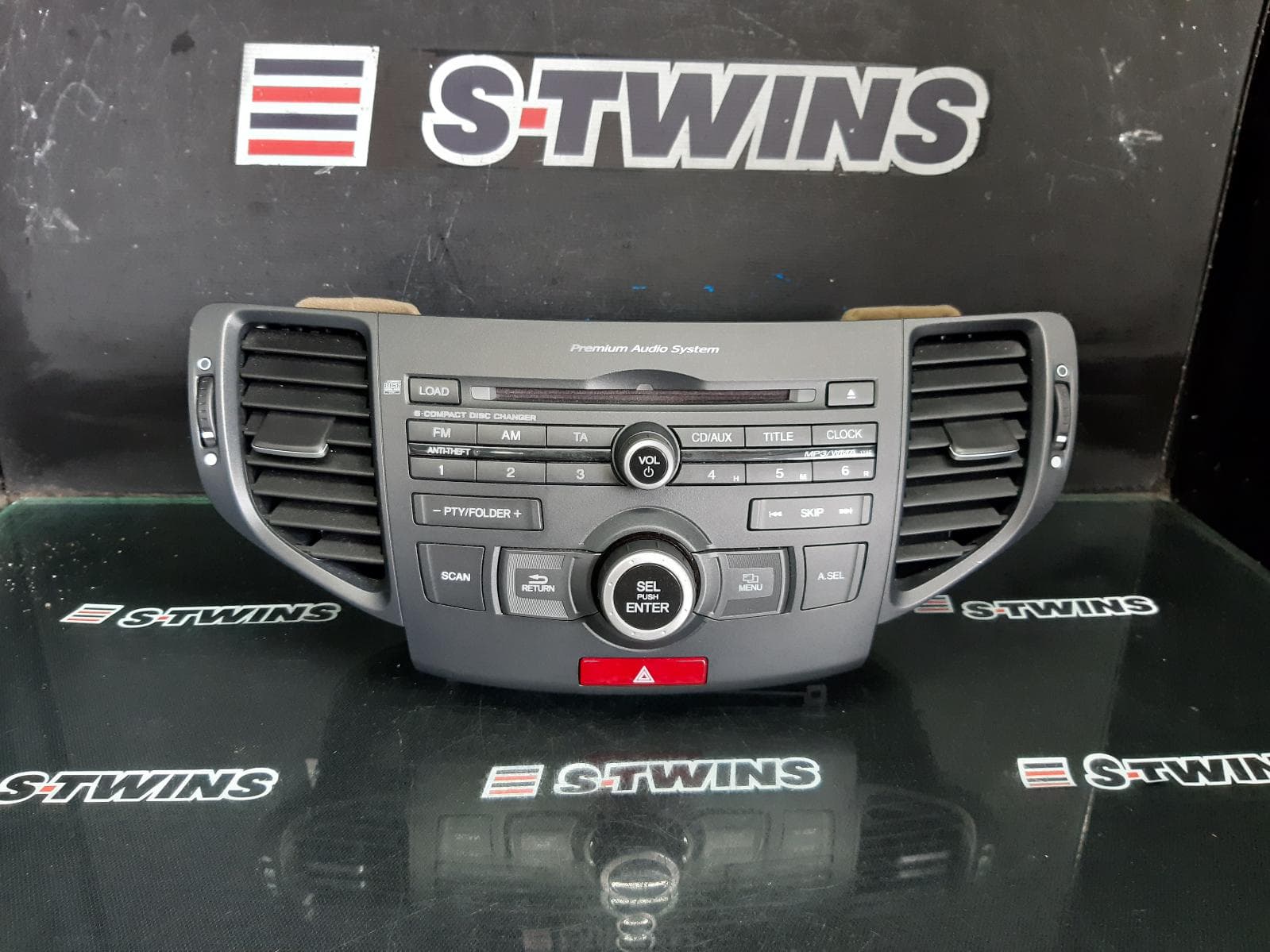 Used auto part listing image: 2012 HONDA ACCORD DASH RADIO CONTROL PANEL/CONTROL UNIT ONLY, NON SAT NAV TYPE, 8TH GEN, EURO (VIN JHMCU), 07/11-12/15 0000368555