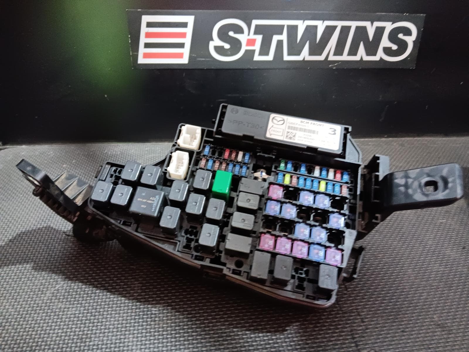 Used auto part listing image: 2019 MAZDA CX5 FUSE BOX ENGINE BAY, PETROL 2.5, TURBO, KF, 11/18- 0000364707