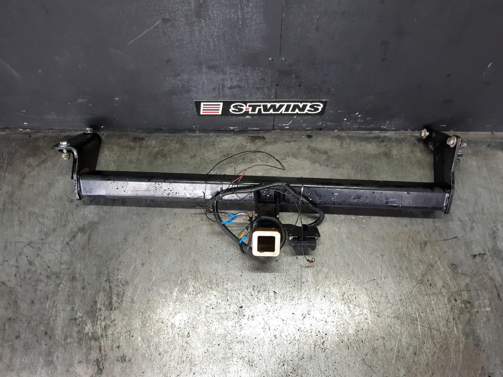 Used auto part listing image: 2014 NISSAN DUALIS TOWBAR J10, +2 TYPE, 7 SEATER, 04/10-05/14 0000368401