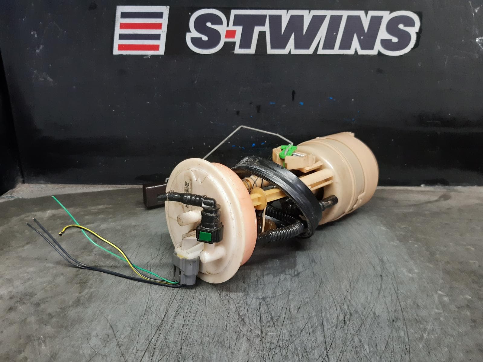 Used auto part listing image: 2014 NISSAN DUALIS FUEL PUMP PUMP & SENDER, PETROL, 2.0, 4WD, J10, 01/10-05/14 0000368391