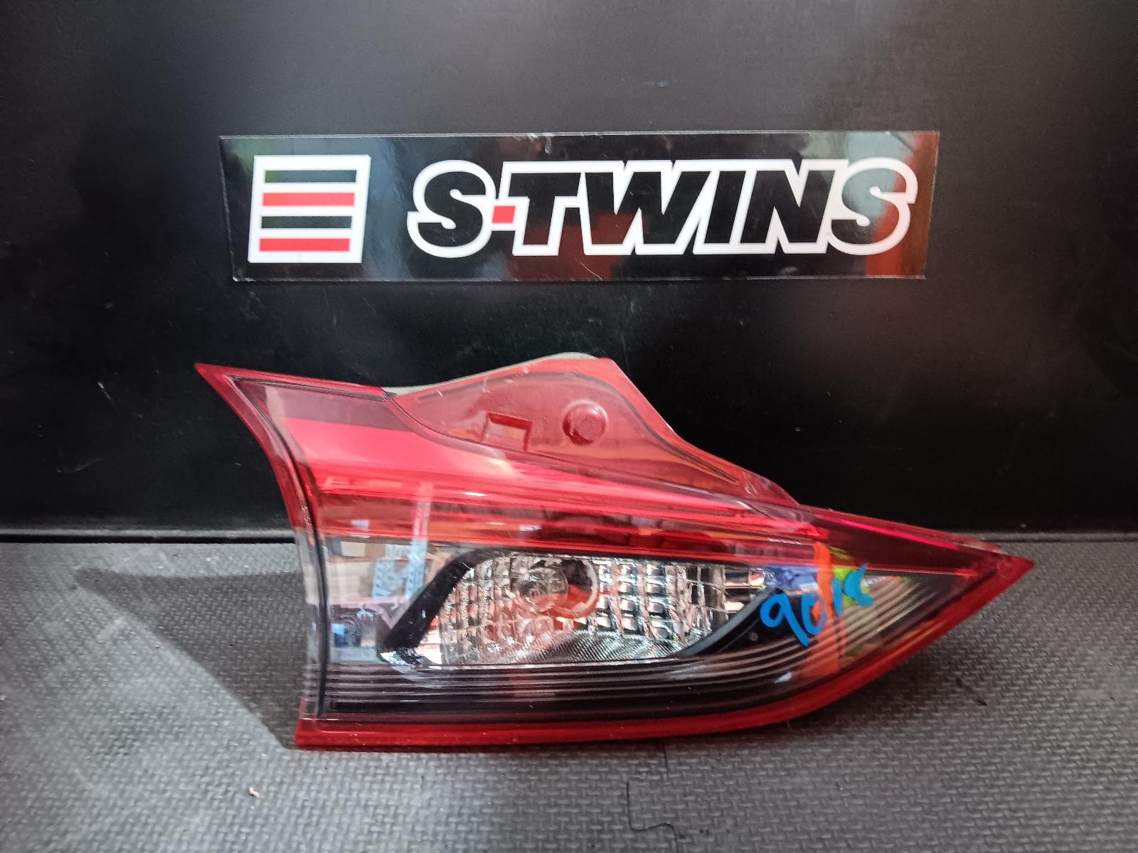 Used auto part listing image: 2021 MAZDA 6 REAR GARNISH TAILGATE LAMP (LH SIDE), GJ-GL, WAGON, TOURING/GT SP/ATENZA/TAKAMI, 10/14- 0000366280