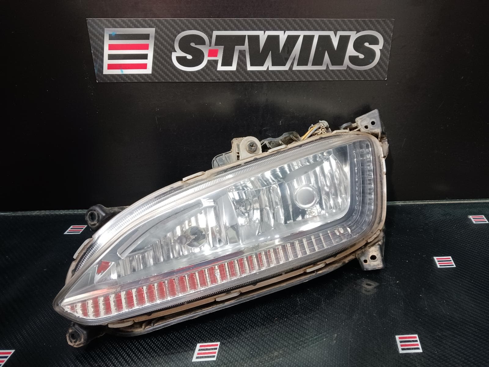 Used auto part listing image: 2014 HYUNDAI SANTA FE RIGHT INDICATOR FOG SIDE BUMPER FOGLAMP, DM, NON LED, W/ TURNING LAMP TYPE, 09/14-05/15 0000187727