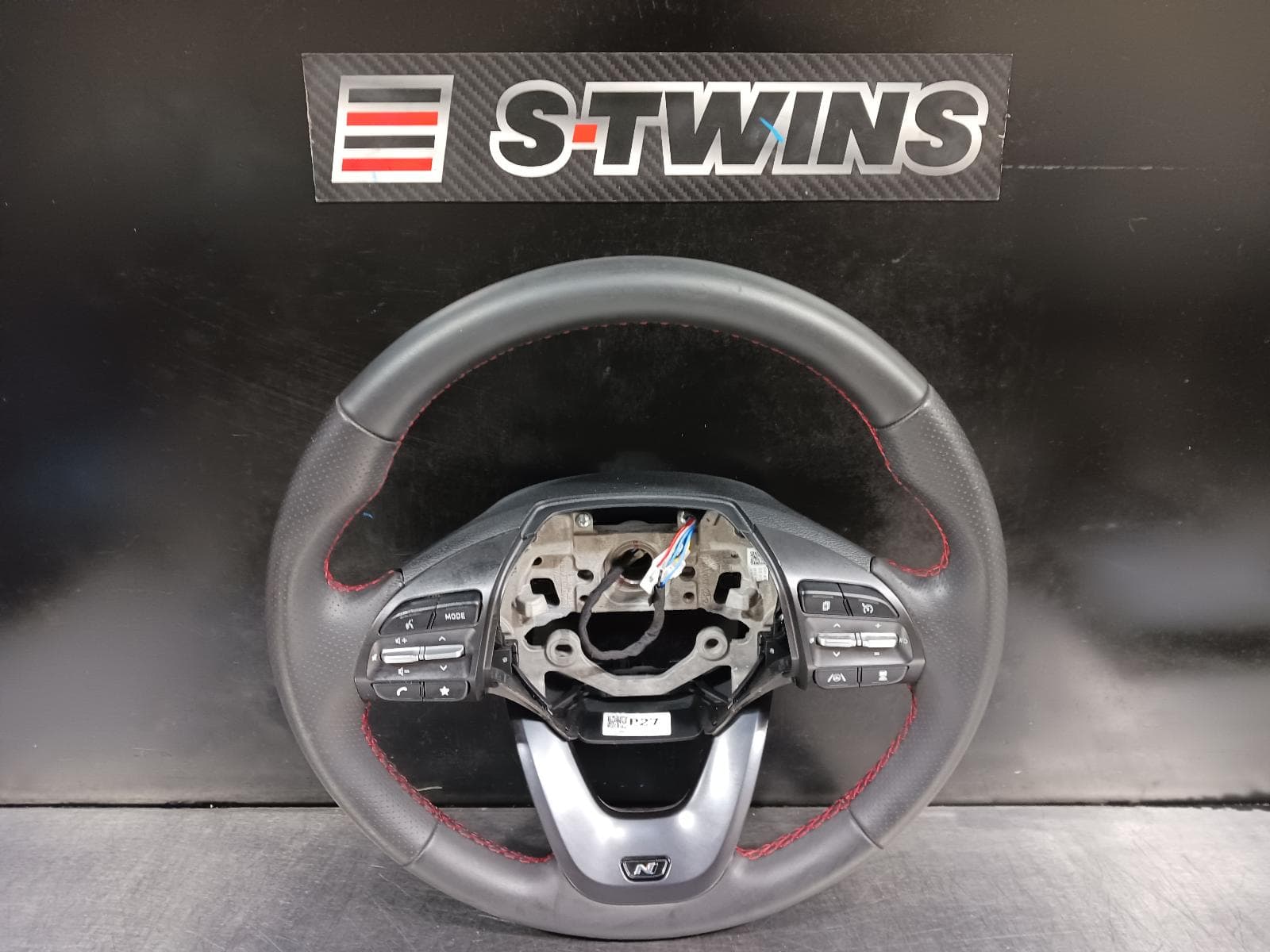 Used auto part listing image: 2021 HYUNDAI KONA STEERING WHEEL LEATHER, N TYPE, OS, 07/21- 0000230626
