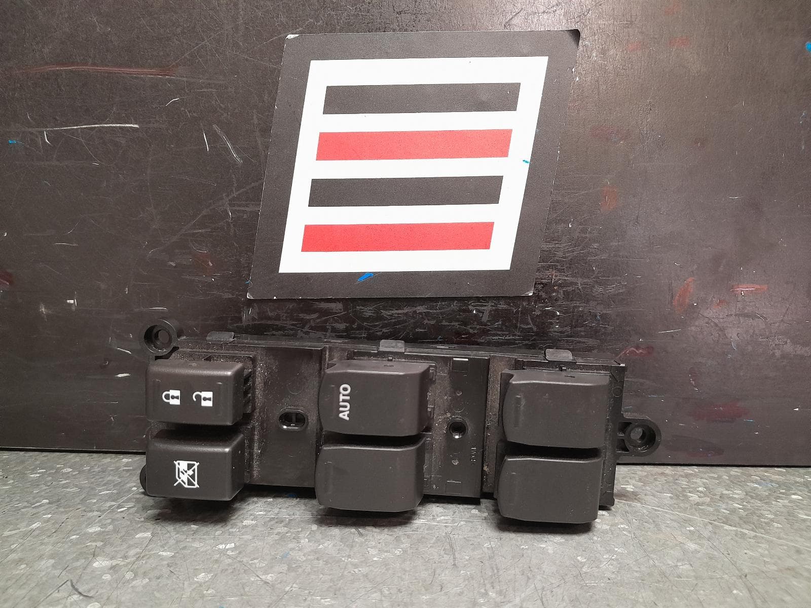 Used auto part listing image: 2018 SUZUKI SWIFT PWR DR WIND SWITCH RH FRONT (MASTER SWITCH), AZ, 04/17-11/23 0000368649