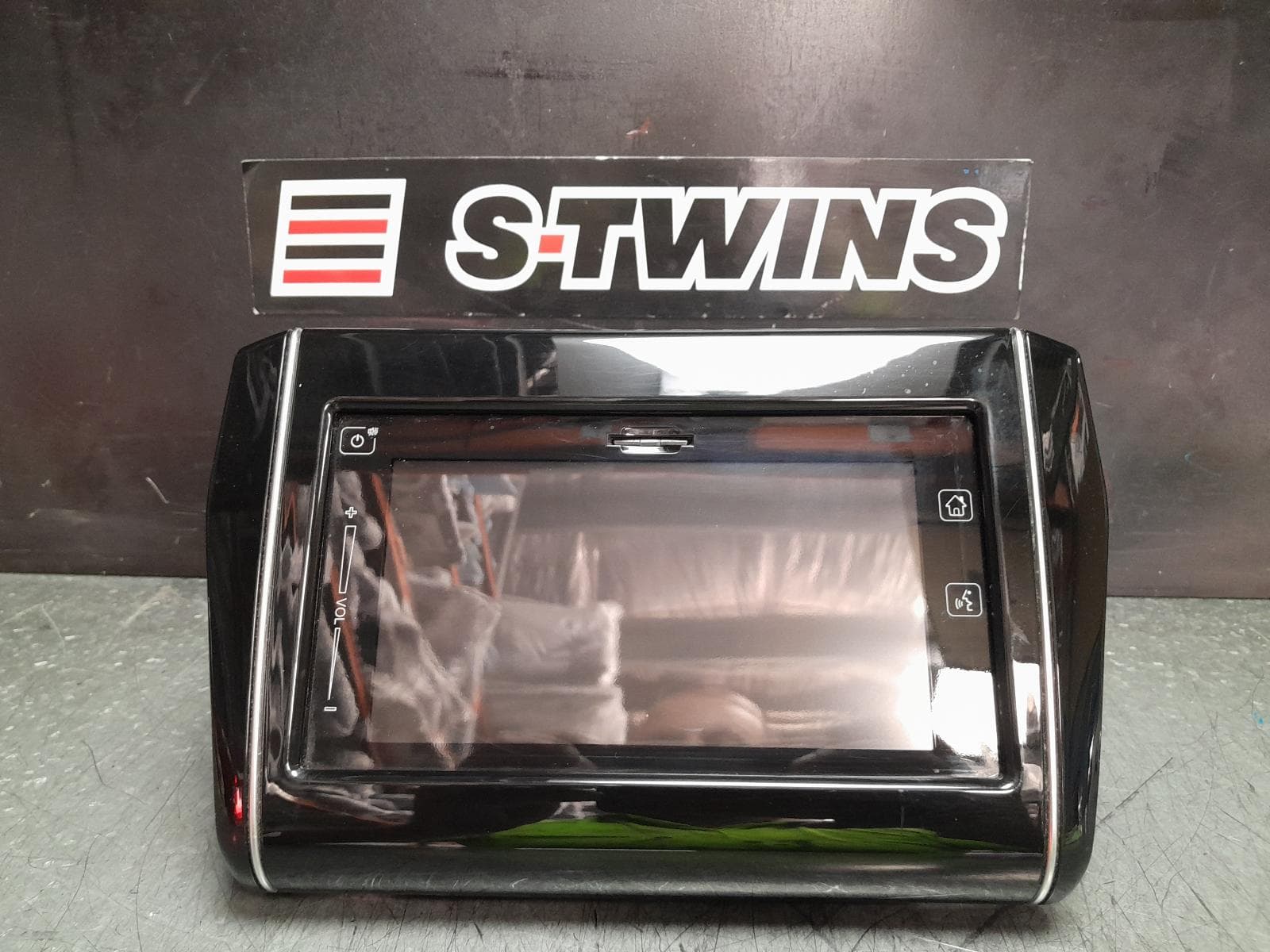 Used auto part listing image: 2018 SUZUKI SWIFT HEAD UNIT, W/ DISPLAY UNIT, 7IN TOUCHSCREEN, W/ BLUETOOTH TYPE, BOSCH, AZ, 04/17-11/23 0000368663