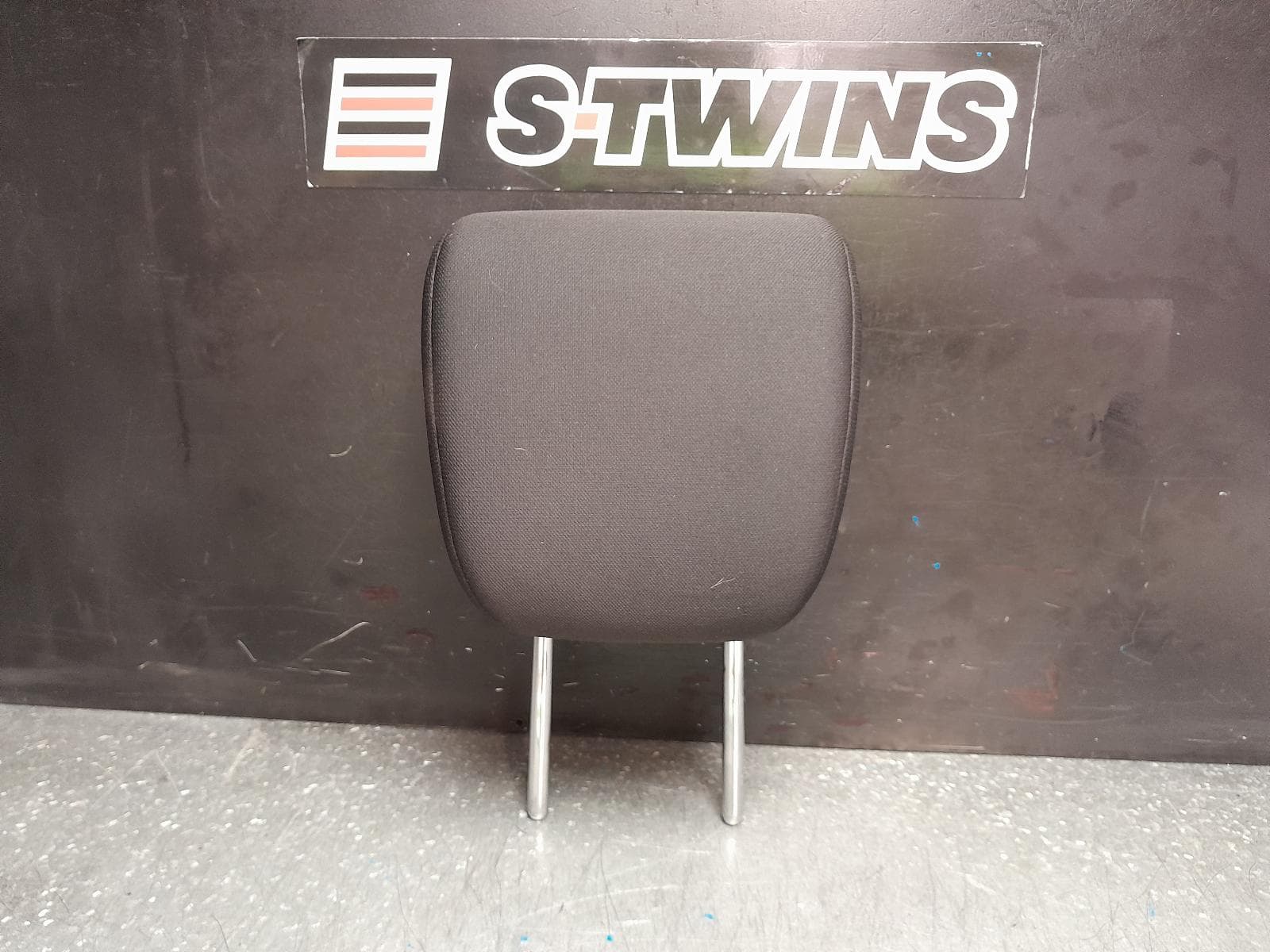Used auto part listing image: 2018 SUZUKI SWIFT HEADREST AZ, 04/17-11/23 0000368672