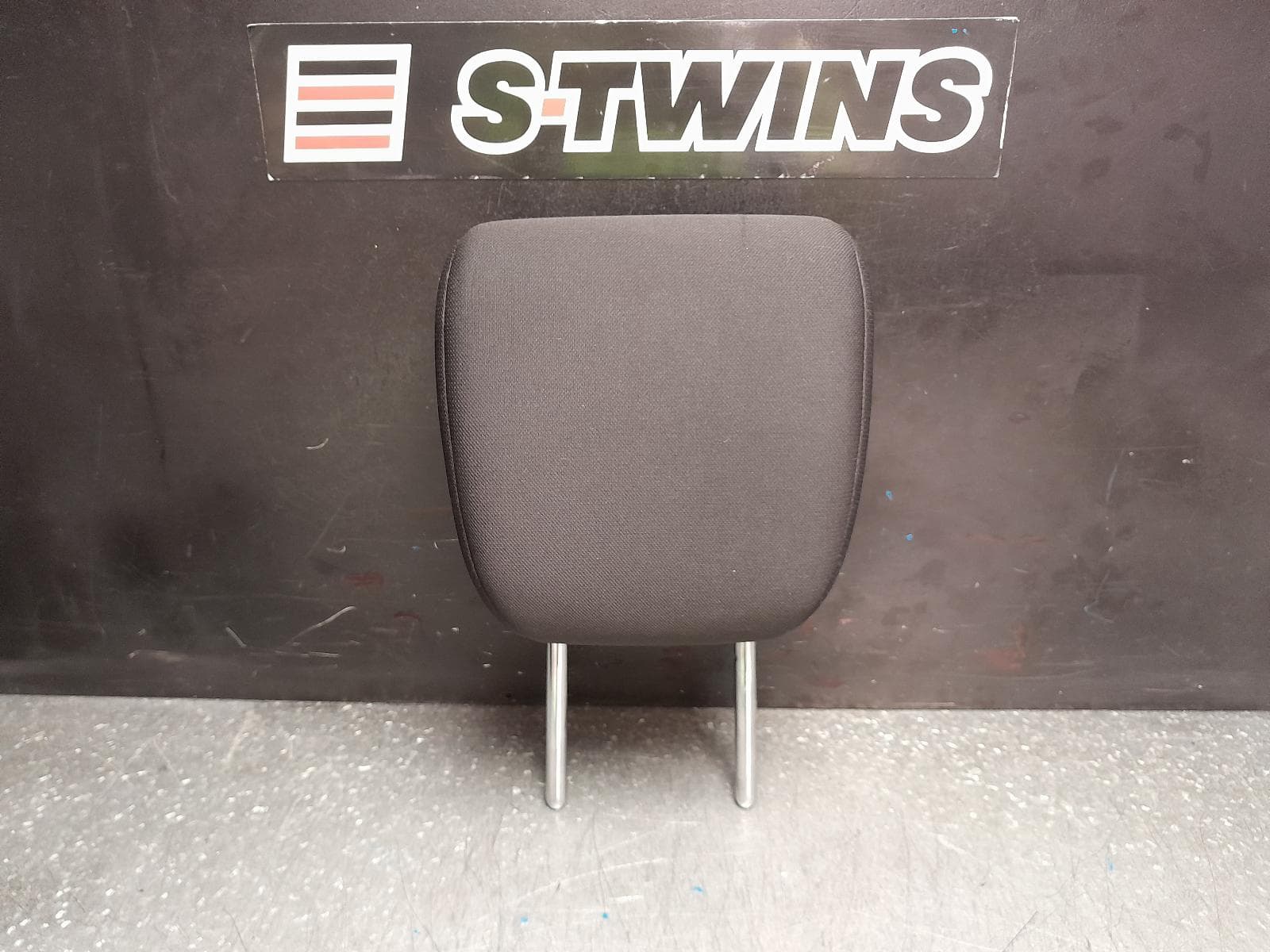 Used auto part listing image: 2018 SUZUKI SWIFT HEADREST AZ, 04/17-11/23 0000368677