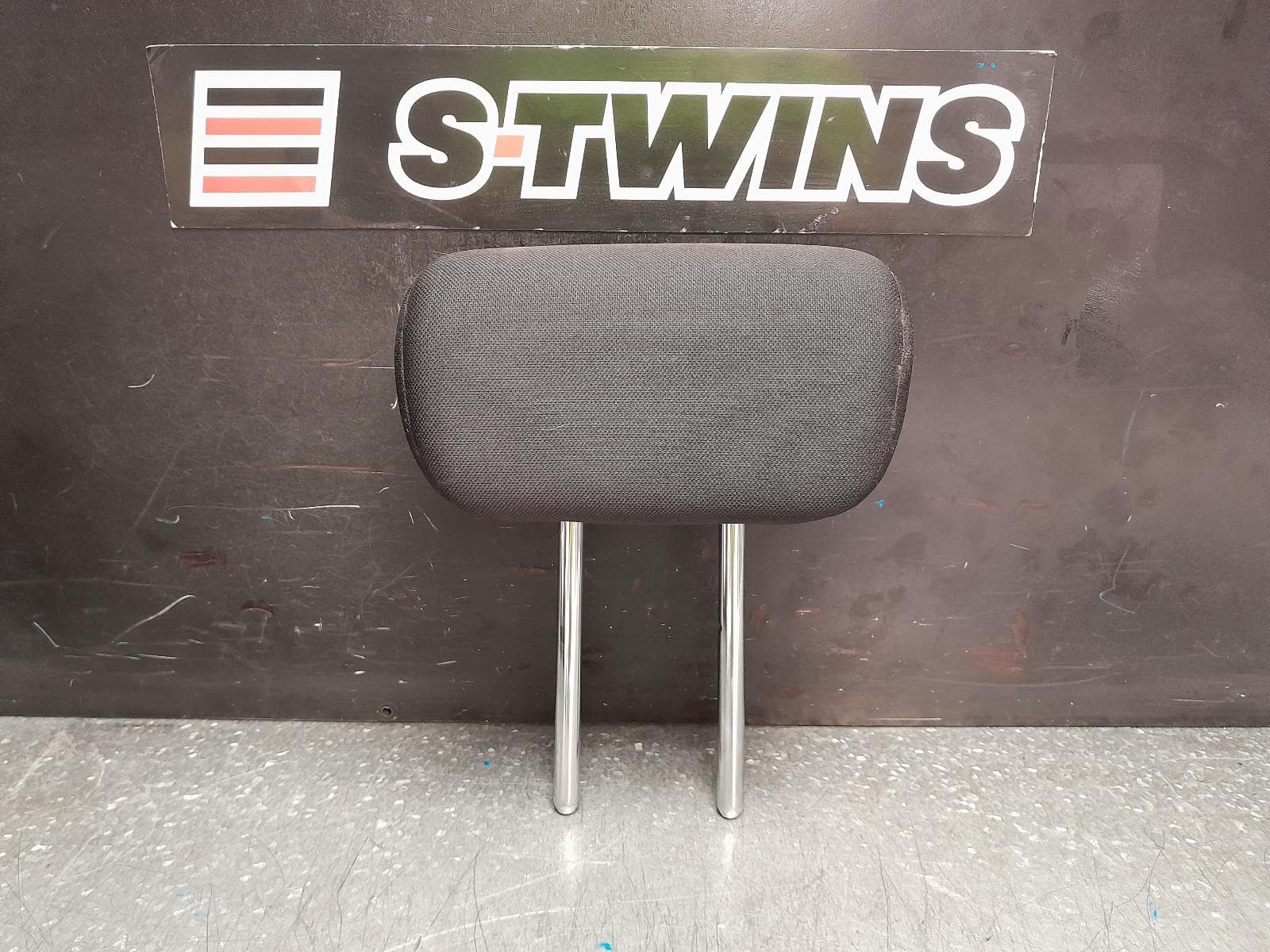 Used auto part listing image: 2018 SUZUKI SWIFT HEADREST AZ, 04/17-11/23 0000368676