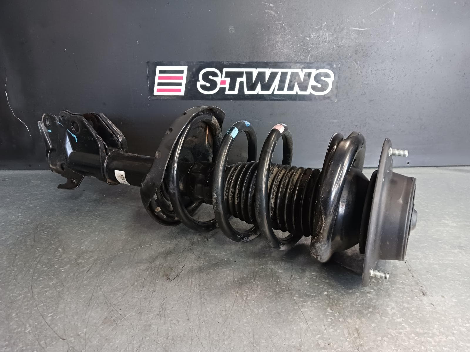 Used auto part listing image: 2013 SUBARU XV LEFT FRONT STRUT G4X, 08/11-04/17 0000315960