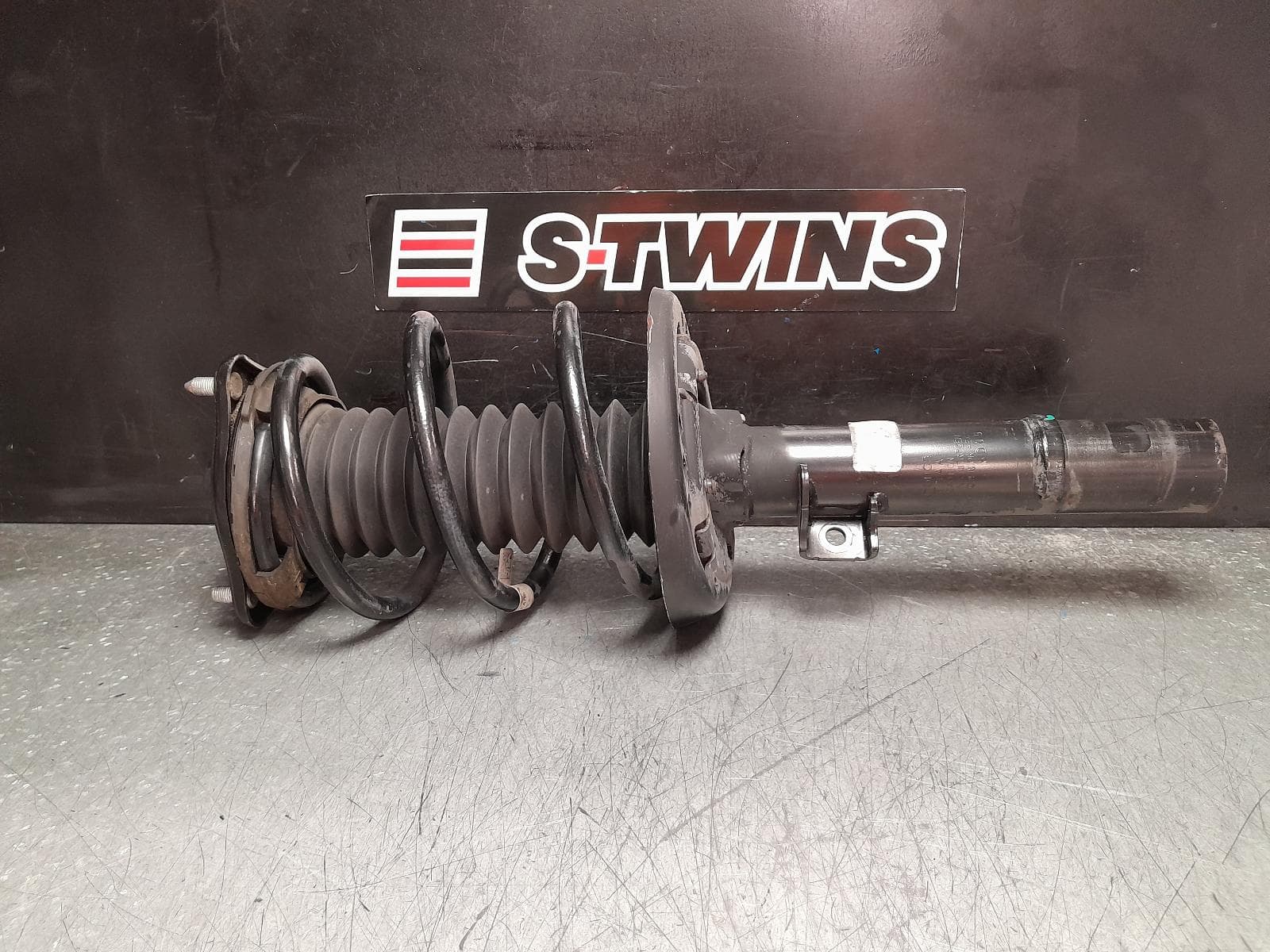 Used auto part listing image: 2016 HONDA CIVIC LEFT FRONT STRUT 10TH GEN, 05/16-08/21 0000369016