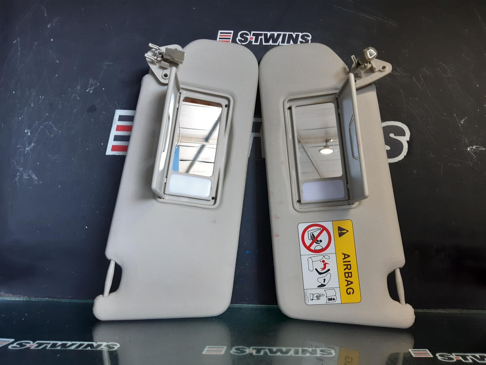 Used auto part listing image: 2014 MITSUBISHI OUTLANDER SUNVISOR ZJ, PAIR, 10/12-03/15 0000368901
